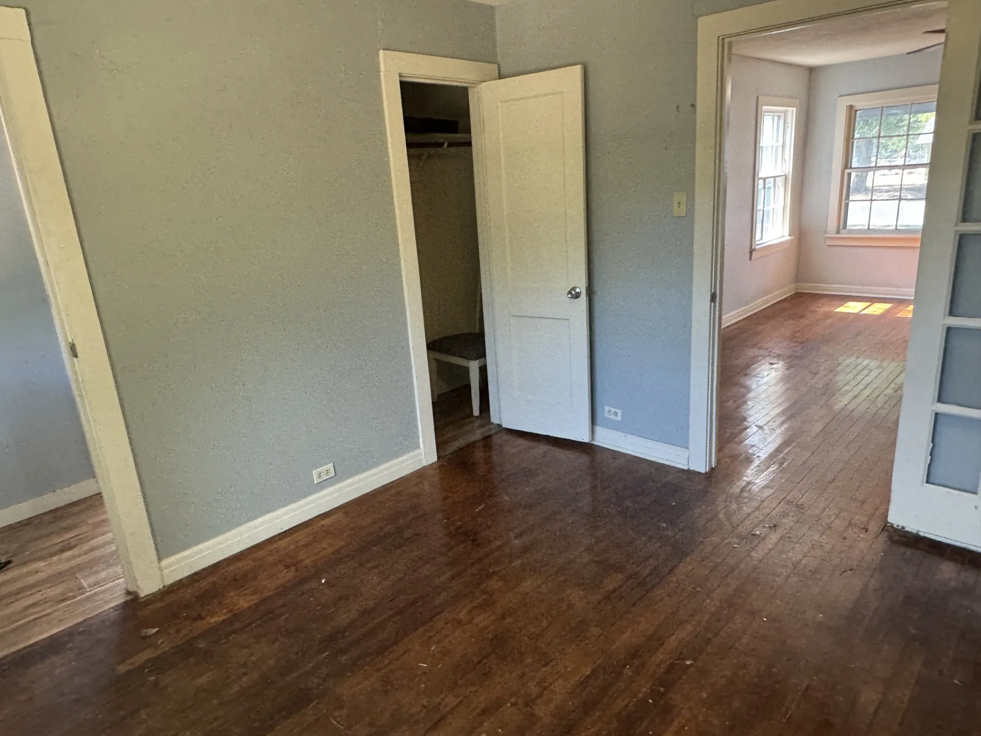 Single Family Residence For Sale in Johnson County , 507 Poindexter Avenue, Cleburne, Texas 76033, 3 Bedroom, 1 Bathroom, 2 Garage spaces, 1,316 Sqft, built in 1950, mls#21386863, Real Estate Agent in Cleburne, Homes For Sale in Johnson county, Homes For Sale in Cleburne, Realtor in Cleburne Texas, Real Estate Brokerage Independent Realty Texas, Luminita Cordes Realtor