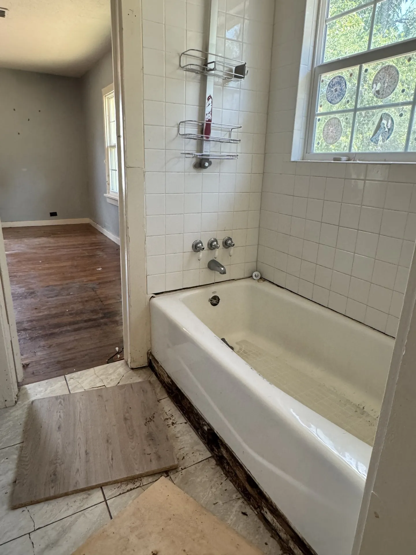 Single Family Residence For Sale in Johnson County , 507 Poindexter Avenue, Cleburne, Texas 76033, 3 Bedroom, 1 Bathroom, 2 Garage spaces, 1,316 Sqft, built in 1950, mls#21386863, Real Estate Agent in Cleburne, Homes For Sale in Johnson county, Homes For Sale in Cleburne, Realtor in Cleburne Texas, Real Estate Brokerage Independent Realty Texas, Luminita Cordes Realtor