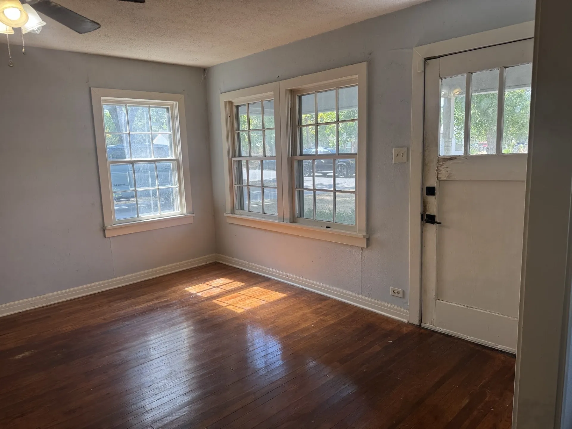 Single Family Residence For Sale in Johnson County , 507 Poindexter Avenue, Cleburne, Texas 76033, 3 Bedroom, 1 Bathroom, 2 Garage spaces, 1,316 Sqft, built in 1950, mls#21386863, Real Estate Agent in Cleburne, Homes For Sale in Johnson county, Homes For Sale in Cleburne, Realtor in Cleburne Texas, Real Estate Brokerage Independent Realty Texas, Luminita Cordes Realtor