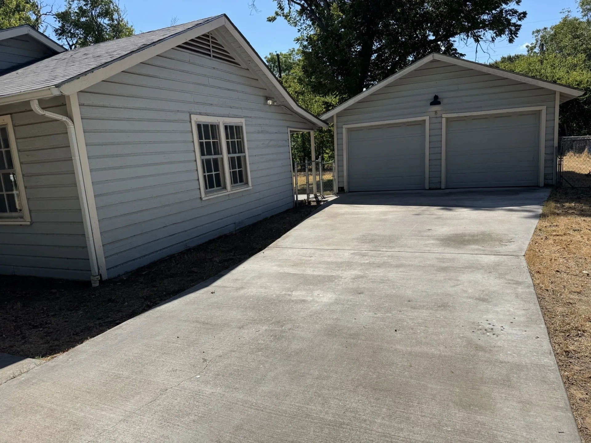 Single Family Residence For Sale in Johnson County , 507 Poindexter Avenue, Cleburne, Texas 76033, 3 Bedroom, 1 Bathroom, 2 Garage spaces, 1,316 Sqft, built in 1950, mls#21386863, Real Estate Agent in Cleburne, Homes For Sale in Johnson county, Homes For Sale in Cleburne, Realtor in Cleburne Texas, Real Estate Brokerage Independent Realty Texas, Luminita Cordes Realtor