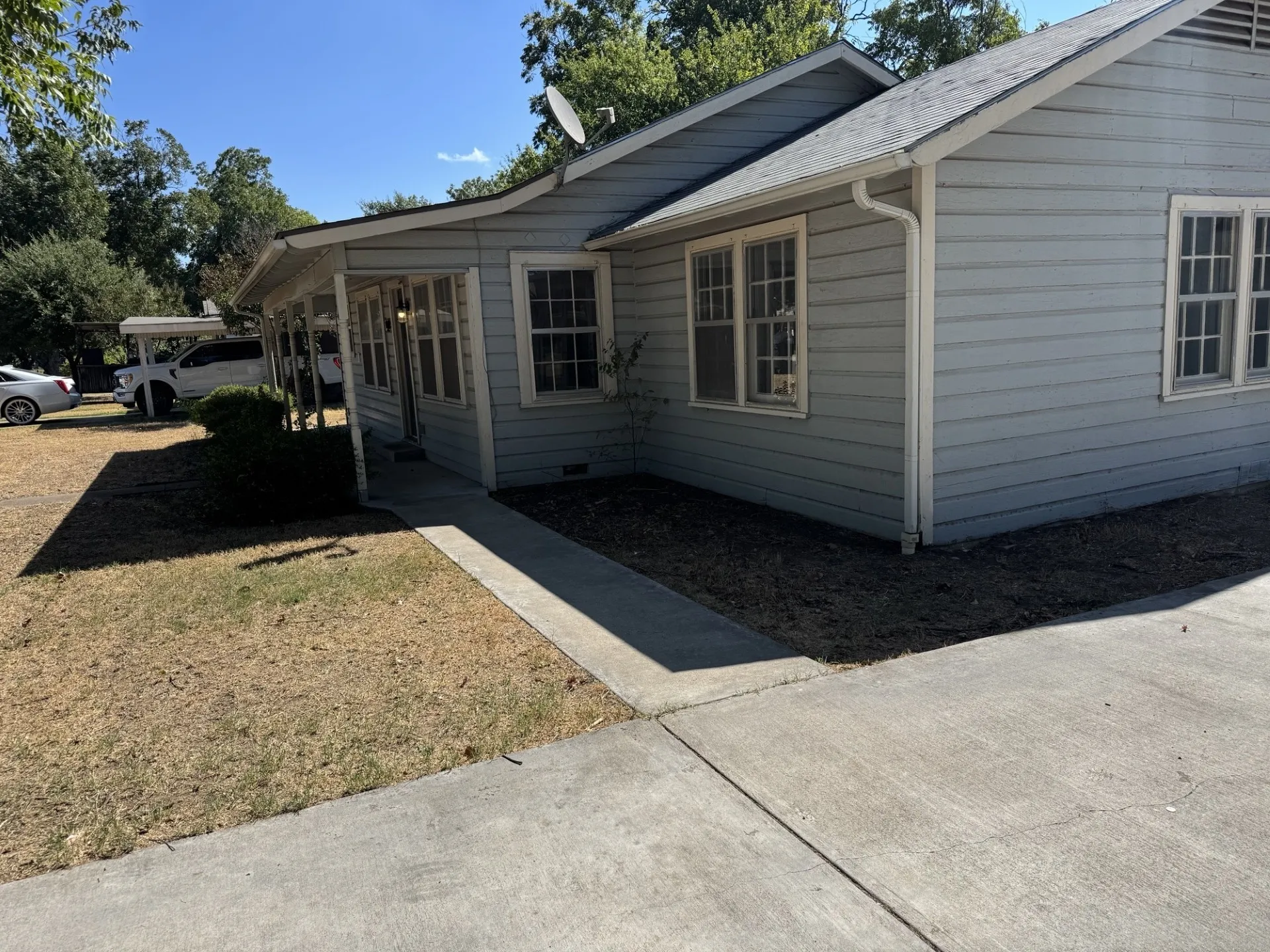 Single Family Residence For Sale in Johnson County , 507 Poindexter Avenue, Cleburne, Texas 76033, 3 Bedroom, 1 Bathroom, 2 Garage spaces, 1,316 Sqft, built in 1950, mls#21386863, Real Estate Agent in Cleburne, Homes For Sale in Johnson county, Homes For Sale in Cleburne, Realtor in Cleburne Texas, Real Estate Brokerage Independent Realty Texas, Luminita Cordes Realtor