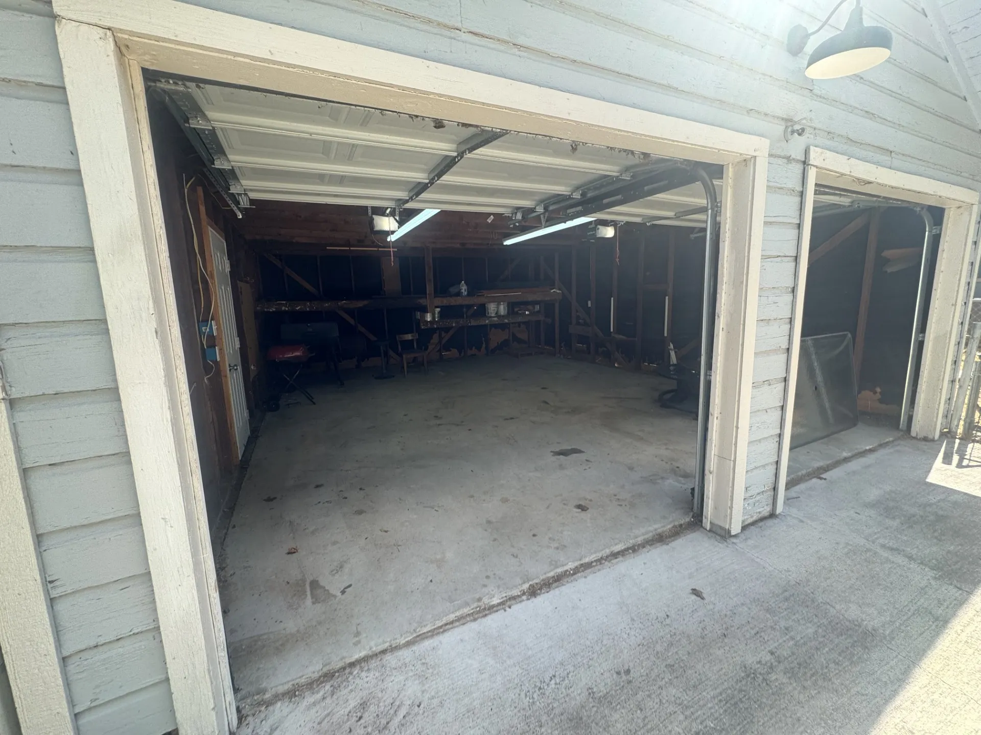 Single Family Residence For Sale in Johnson County , 507 Poindexter Avenue, Cleburne, Texas 76033, 3 Bedroom, 1 Bathroom, 2 Garage spaces, 1,316 Sqft, built in 1950, mls#21386863, Real Estate Agent in Cleburne, Homes For Sale in Johnson county, Homes For Sale in Cleburne, Realtor in Cleburne Texas, Real Estate Brokerage Independent Realty Texas, Luminita Cordes Realtor