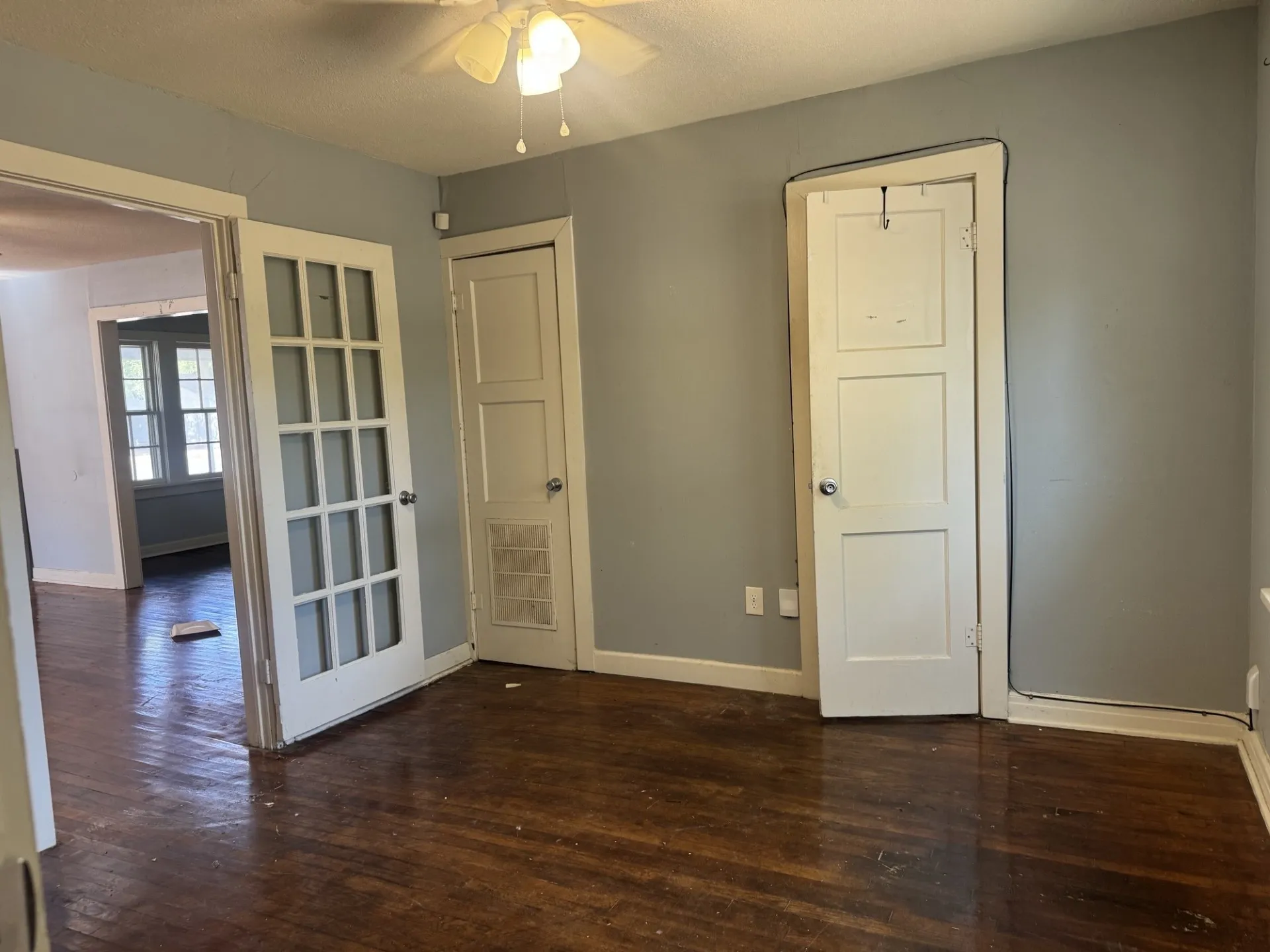 Single Family Residence For Sale in Johnson County , 507 Poindexter Avenue, Cleburne, Texas 76033, 3 Bedroom, 1 Bathroom, 2 Garage spaces, 1,316 Sqft, built in 1950, mls#21386863, Real Estate Agent in Cleburne, Homes For Sale in Johnson county, Homes For Sale in Cleburne, Realtor in Cleburne Texas, Real Estate Brokerage Independent Realty Texas, Luminita Cordes Realtor