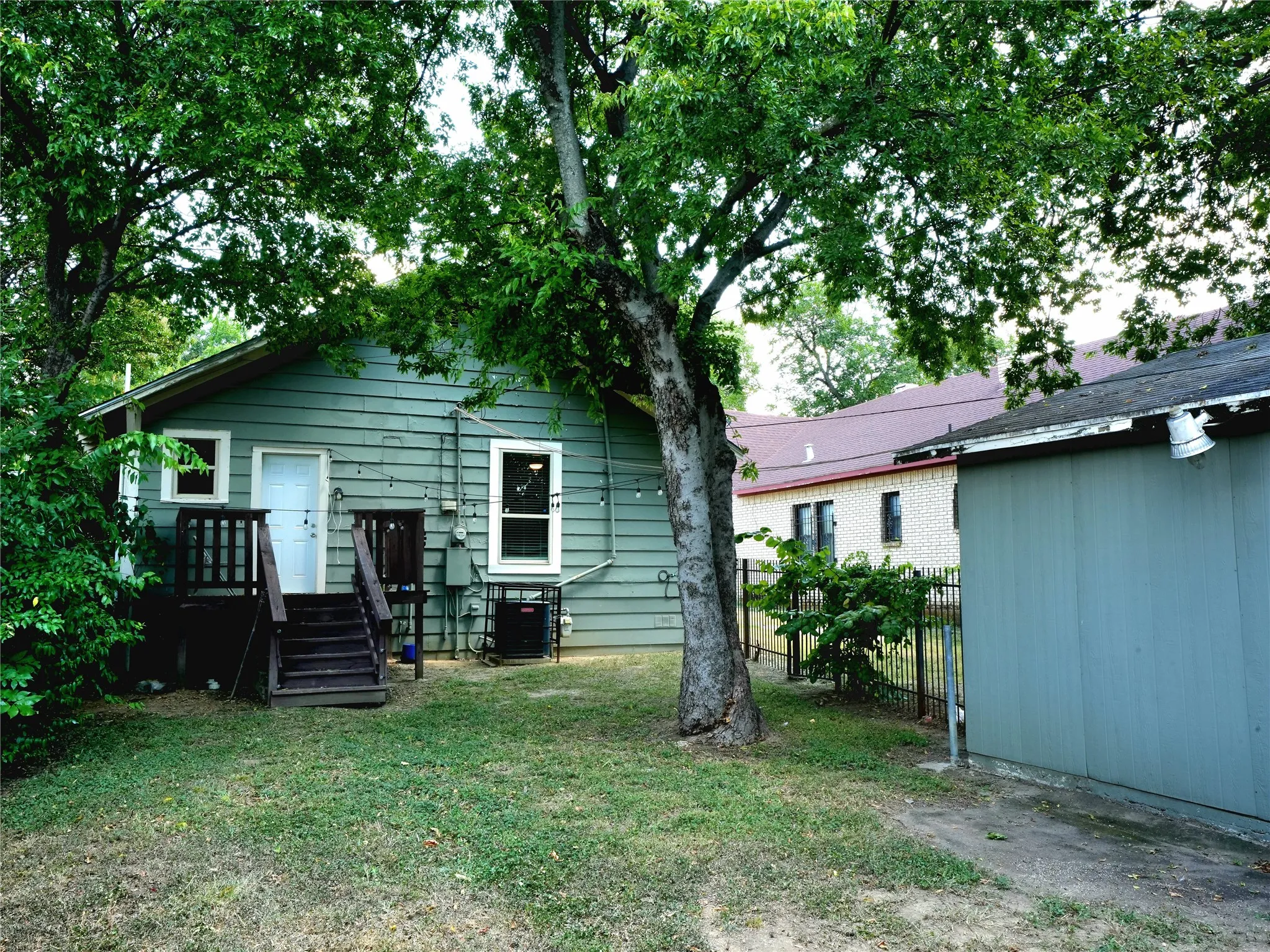 Single Family Residence For Sale in Tarrant County , 3012 Ryan Avenue, Fort Worth, Texas 76110, 3 Bedroom, 1 Bathroom, 1 Garage spaces, 1,189 Sqft, built in 1924, mls#21386878, Real Estate Agent in Fort Worth, Homes For Sale in Tarrant county, Homes For Sale in Fort Worth, Realtor in Fort Worth Texas, Real Estate Brokerage Independent Realty Texas, Luminita Cordes Realtor