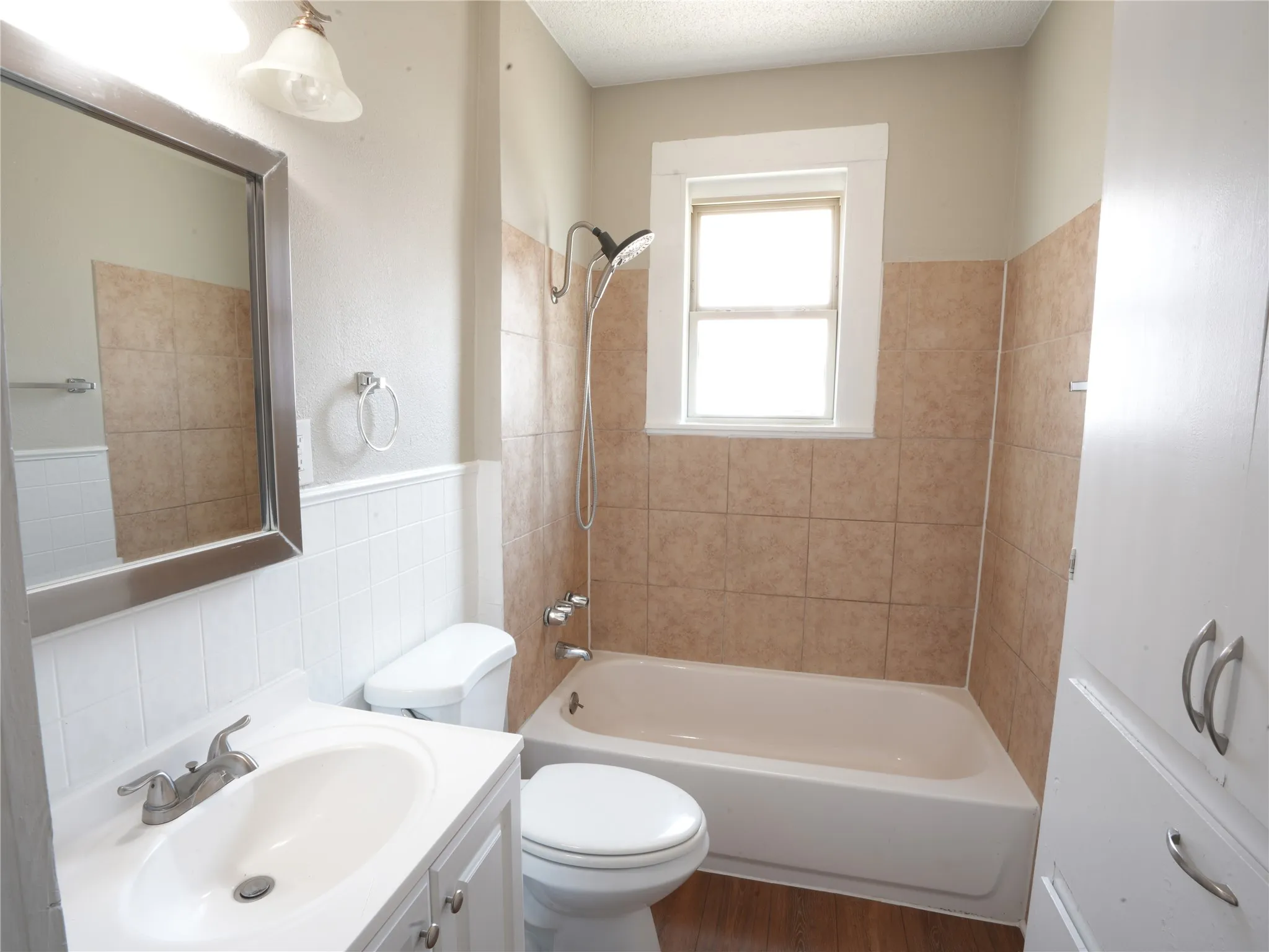 Single Family Residence For Sale in Tarrant County , 3012 Ryan Avenue, Fort Worth, Texas 76110, 3 Bedroom, 1 Bathroom, 1 Garage spaces, 1,189 Sqft, built in 1924, mls#21386878, Real Estate Agent in Fort Worth, Homes For Sale in Tarrant county, Homes For Sale in Fort Worth, Realtor in Fort Worth Texas, Real Estate Brokerage Independent Realty Texas, Luminita Cordes Realtor