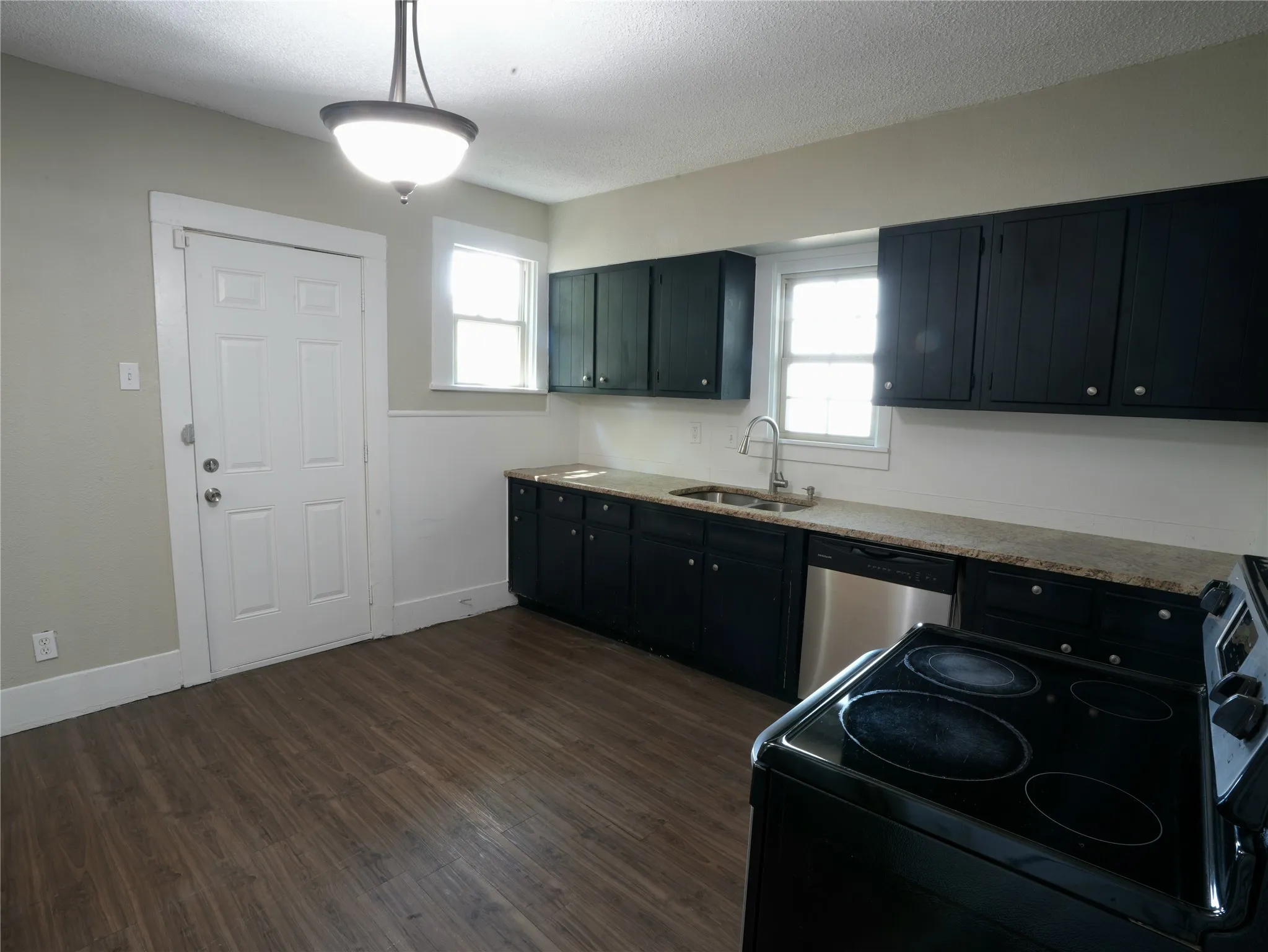 Single Family Residence For Sale in Tarrant County , 3012 Ryan Avenue, Fort Worth, Texas 76110, 3 Bedroom, 1 Bathroom, 1 Garage spaces, 1,189 Sqft, built in 1924, mls#21386878, Real Estate Agent in Fort Worth, Homes For Sale in Tarrant county, Homes For Sale in Fort Worth, Realtor in Fort Worth Texas, Real Estate Brokerage Independent Realty Texas, Luminita Cordes Realtor