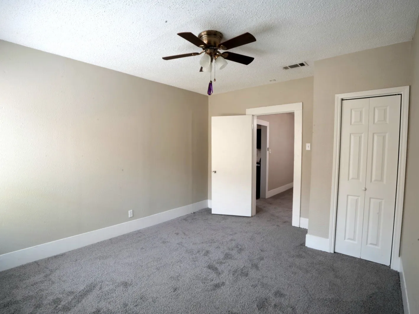 Single Family Residence For Sale in Tarrant County , 3012 Ryan Avenue, Fort Worth, Texas 76110, 3 Bedroom, 1 Bathroom, 1 Garage spaces, 1,189 Sqft, built in 1924, mls#21386878, Real Estate Agent in Fort Worth, Homes For Sale in Tarrant county, Homes For Sale in Fort Worth, Realtor in Fort Worth Texas, Real Estate Brokerage Independent Realty Texas, Luminita Cordes Realtor