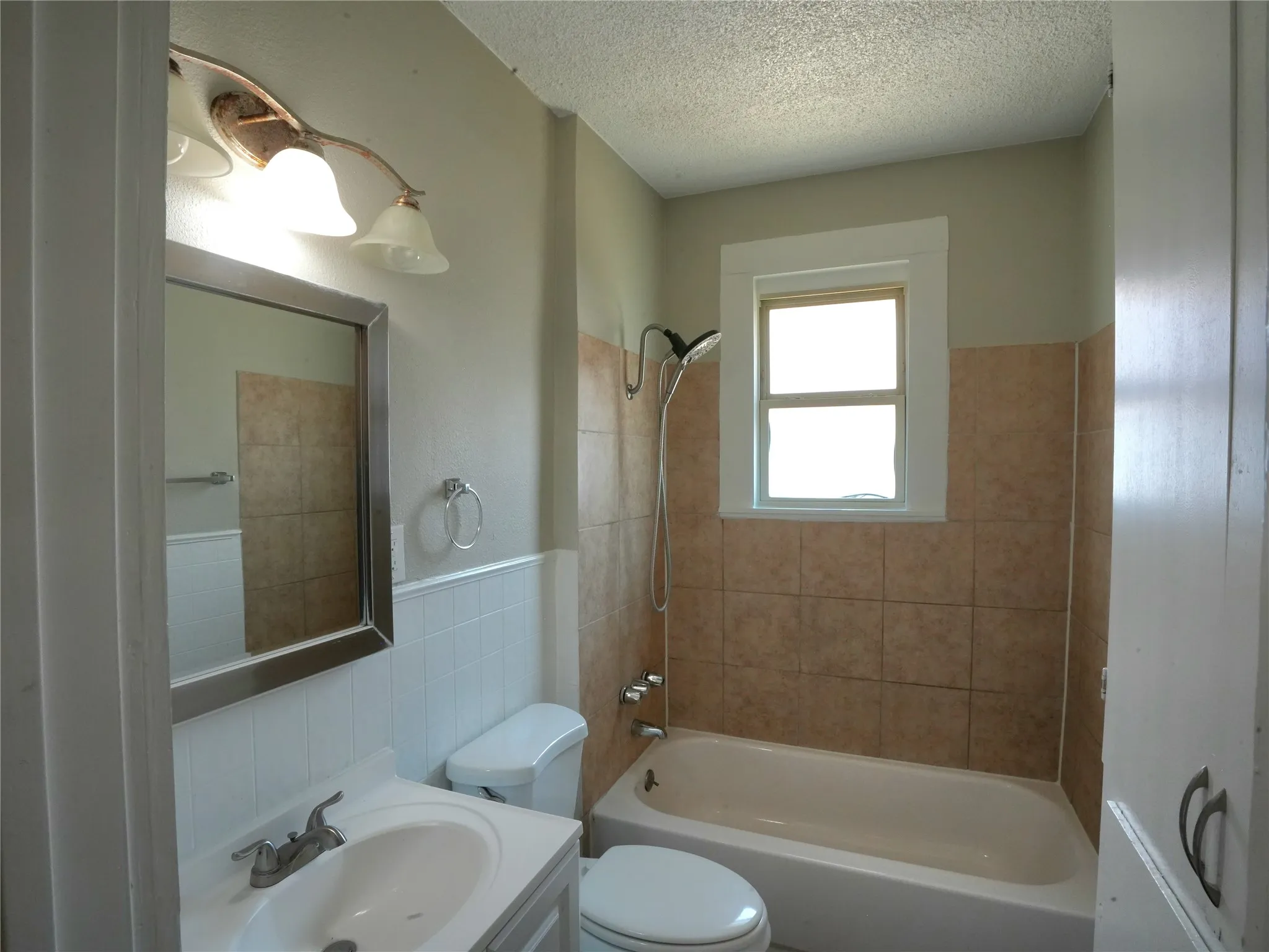 Single Family Residence For Sale in Tarrant County , 3012 Ryan Avenue, Fort Worth, Texas 76110, 3 Bedroom, 1 Bathroom, 1 Garage spaces, 1,189 Sqft, built in 1924, mls#21386878, Real Estate Agent in Fort Worth, Homes For Sale in Tarrant county, Homes For Sale in Fort Worth, Realtor in Fort Worth Texas, Real Estate Brokerage Independent Realty Texas, Luminita Cordes Realtor