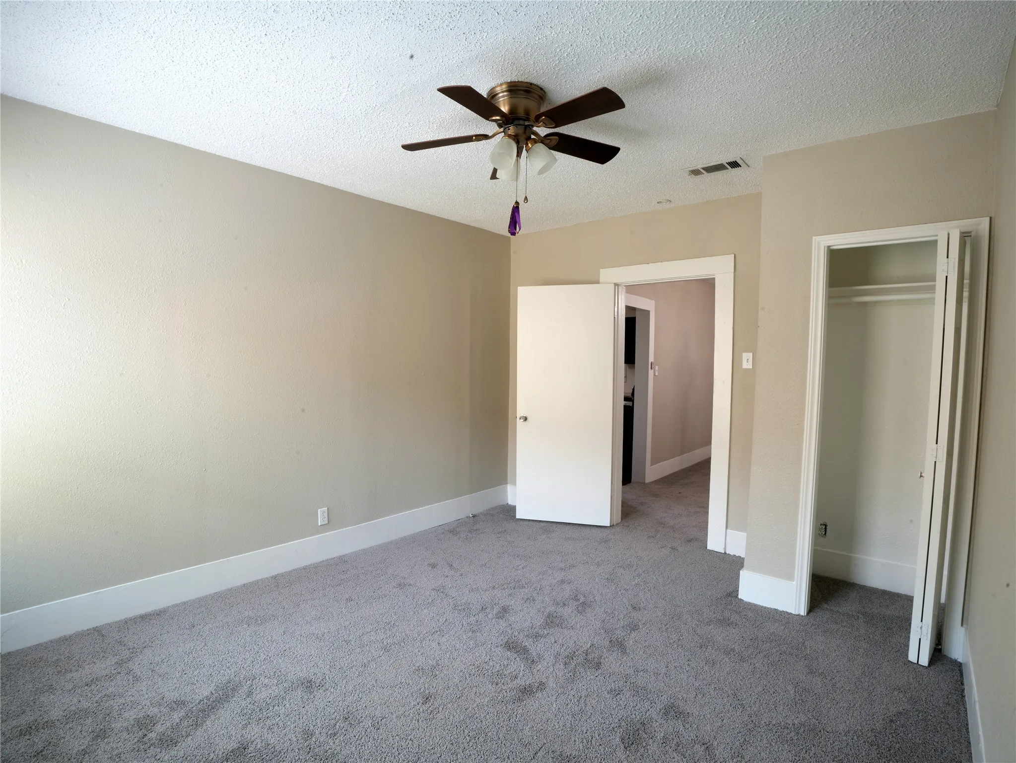 Single Family Residence For Sale in Tarrant County , 3012 Ryan Avenue, Fort Worth, Texas 76110, 3 Bedroom, 1 Bathroom, 1 Garage spaces, 1,189 Sqft, built in 1924, mls#21386878, Real Estate Agent in Fort Worth, Homes For Sale in Tarrant county, Homes For Sale in Fort Worth, Realtor in Fort Worth Texas, Real Estate Brokerage Independent Realty Texas, Luminita Cordes Realtor