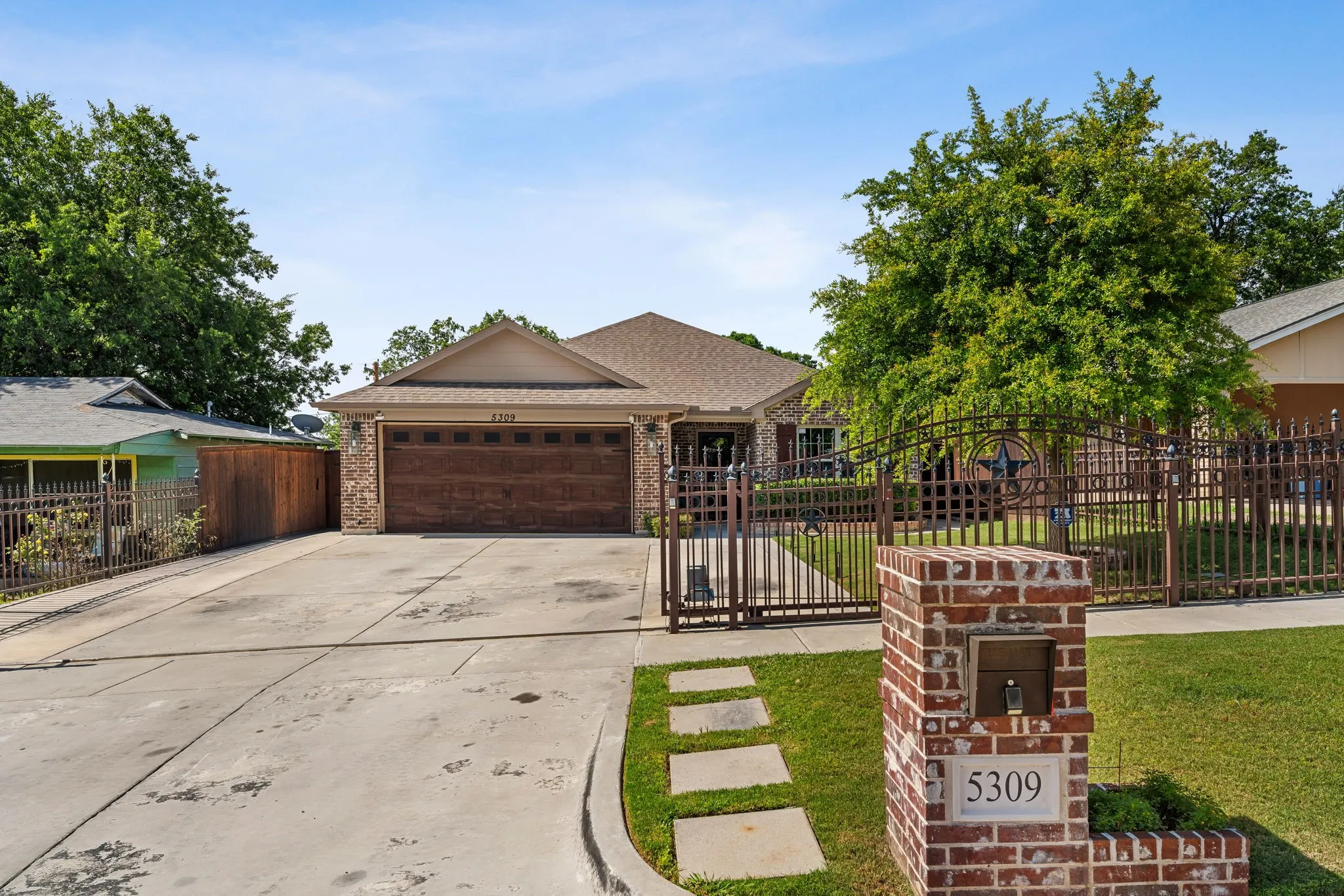 Single Family Residence For Rent in Tarrant County , 5309 Humbert Avenue, Fort Worth, Texas 76107, 4 Bedroom, 2 Bathroom, 2 Garage spaces, 1,651 Sqft, built in 2017, mls#21385407, Real Estate Agent in Fort Worth, Homes For Rent in Tarrant county, Homes For Rent in Fort Worth, Realtor in Fort Worth Texas, Real Estate Brokerage Independent Realty Texas, Luminita Cordes Realtor