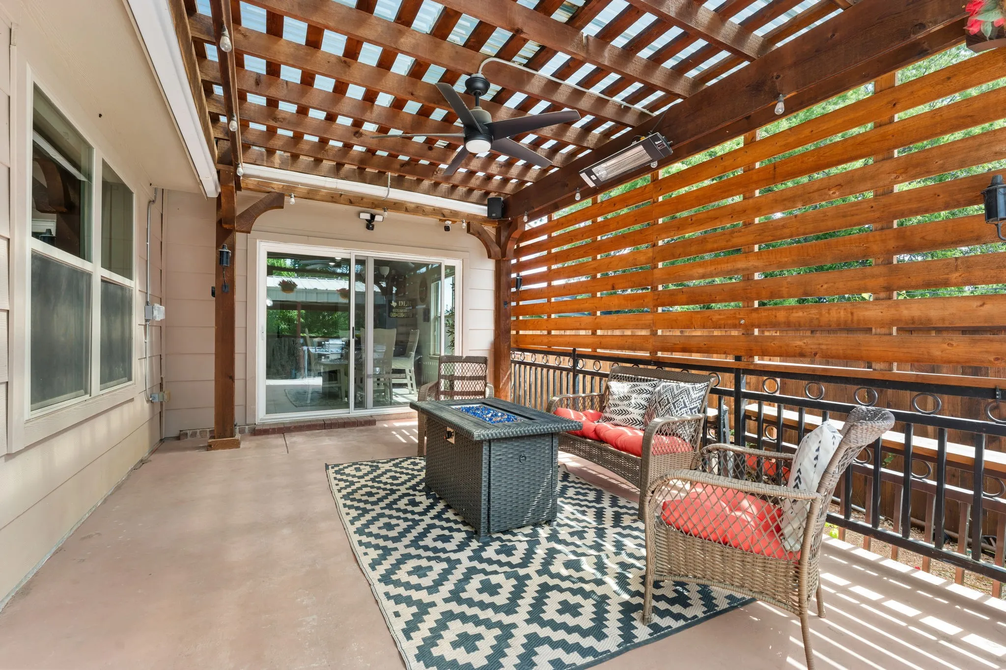 Single Family Residence For Rent in Tarrant County , 5309 Humbert Avenue, Fort Worth, Texas 76107, 4 Bedroom, 2 Bathroom, 2 Garage spaces, 1,651 Sqft, built in 2017, mls#21385407, Real Estate Agent in Fort Worth, Homes For Rent in Tarrant county, Homes For Rent in Fort Worth, Realtor in Fort Worth Texas, Real Estate Brokerage Independent Realty Texas, Luminita Cordes Realtor