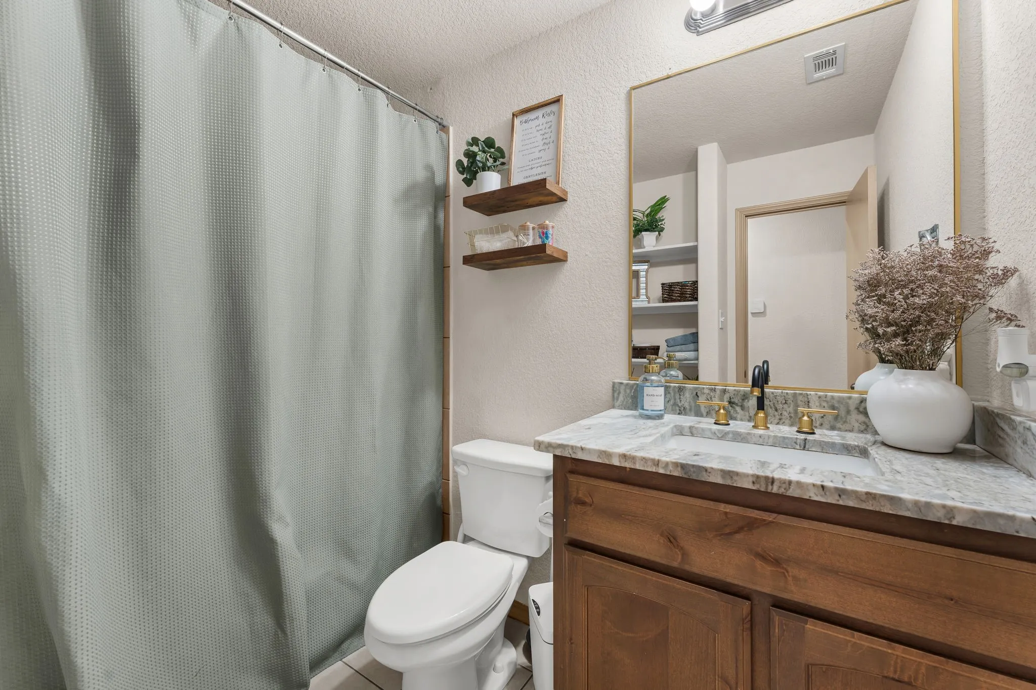 Single Family Residence For Rent in Tarrant County , 5309 Humbert Avenue, Fort Worth, Texas 76107, 4 Bedroom, 2 Bathroom, 2 Garage spaces, 1,651 Sqft, built in 2017, mls#21385407, Real Estate Agent in Fort Worth, Homes For Rent in Tarrant county, Homes For Rent in Fort Worth, Realtor in Fort Worth Texas, Real Estate Brokerage Independent Realty Texas, Luminita Cordes Realtor
