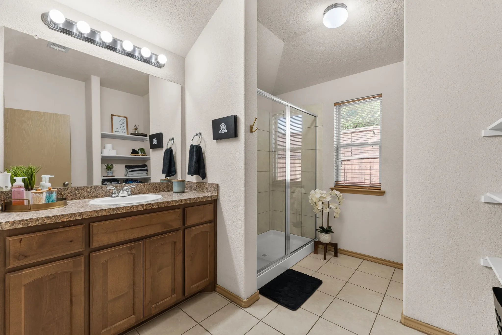 Single Family Residence For Rent in Tarrant County , 5309 Humbert Avenue, Fort Worth, Texas 76107, 4 Bedroom, 2 Bathroom, 2 Garage spaces, 1,651 Sqft, built in 2017, mls#21385407, Real Estate Agent in Fort Worth, Homes For Rent in Tarrant county, Homes For Rent in Fort Worth, Realtor in Fort Worth Texas, Real Estate Brokerage Independent Realty Texas, Luminita Cordes Realtor