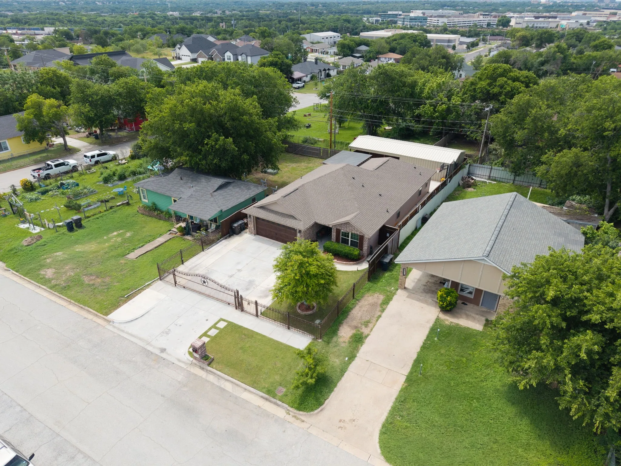 Single Family Residence For Rent in Tarrant County , 5309 Humbert Avenue, Fort Worth, Texas 76107, 4 Bedroom, 2 Bathroom, 2 Garage spaces, 1,651 Sqft, built in 2017, mls#21385407, Real Estate Agent in Fort Worth, Homes For Rent in Tarrant county, Homes For Rent in Fort Worth, Realtor in Fort Worth Texas, Real Estate Brokerage Independent Realty Texas, Luminita Cordes Realtor
