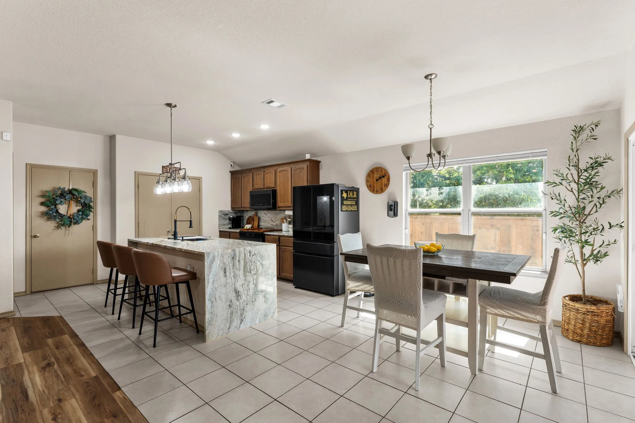 Single Family Residence For Rent in Tarrant County , 5309 Humbert Avenue, Fort Worth, Texas 76107, 4 Bedroom, 2 Bathroom, 2 Garage spaces, 1,651 Sqft, built in 2017, mls#21385407, Real Estate Agent in Fort Worth, Homes For Rent in Tarrant county, Homes For Rent in Fort Worth, Realtor in Fort Worth Texas, Real Estate Brokerage Independent Realty Texas, Luminita Cordes Realtor