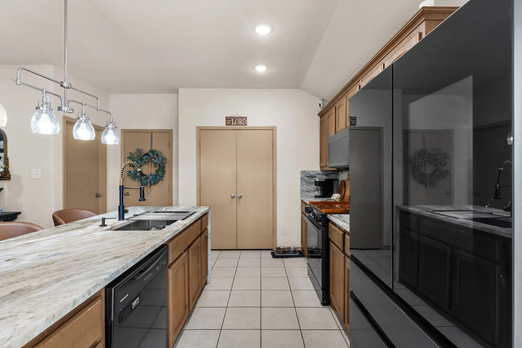 Single Family Residence For Rent in Tarrant County , 5309 Humbert Avenue, Fort Worth, Texas 76107, 4 Bedroom, 2 Bathroom, 2 Garage spaces, 1,651 Sqft, built in 2017, mls#21385407, Real Estate Agent in Fort Worth, Homes For Rent in Tarrant county, Homes For Rent in Fort Worth, Realtor in Fort Worth Texas, Real Estate Brokerage Independent Realty Texas, Luminita Cordes Realtor