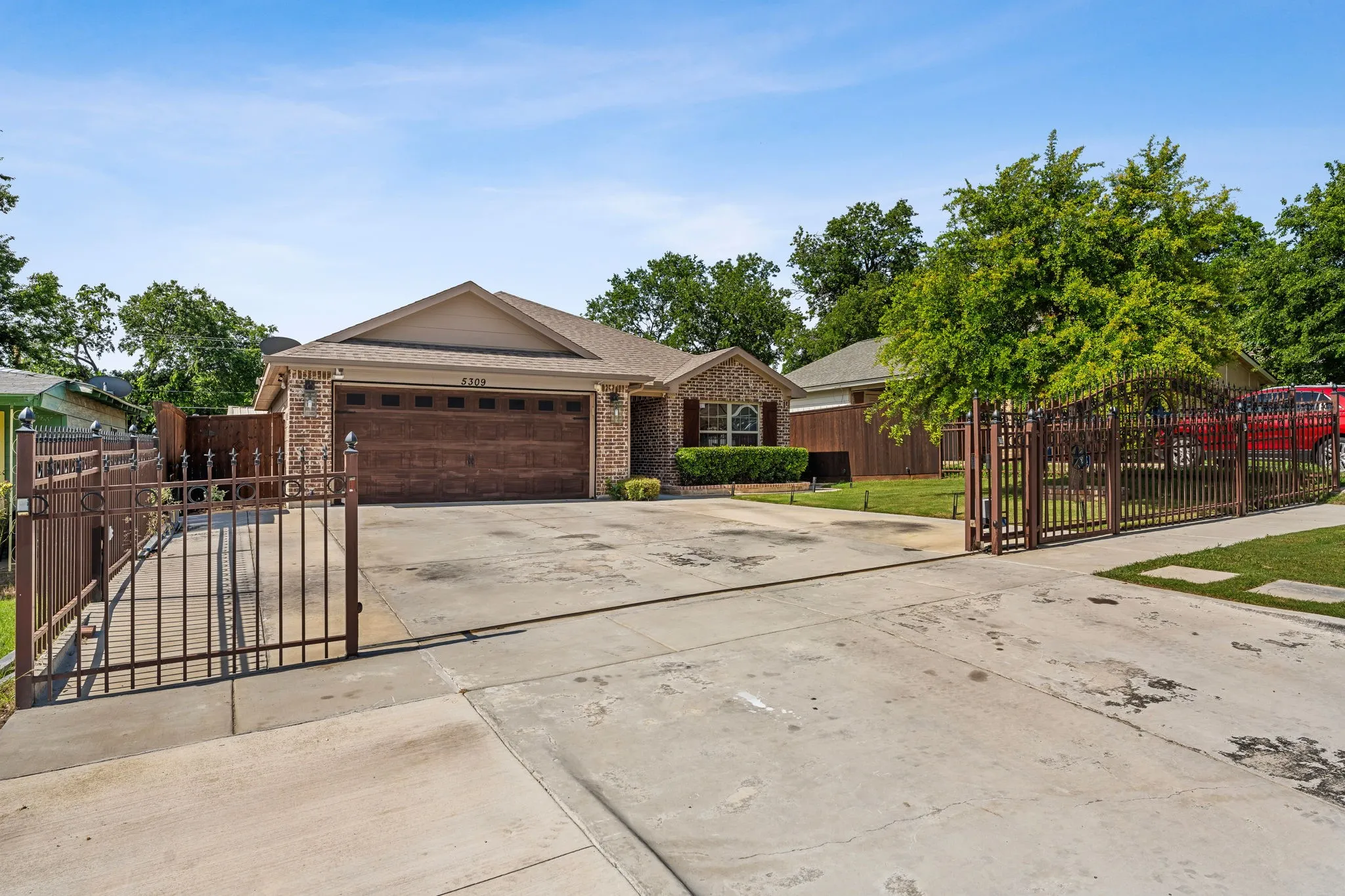Single Family Residence For Rent in Tarrant County , 5309 Humbert Avenue, Fort Worth, Texas 76107, 4 Bedroom, 2 Bathroom, 2 Garage spaces, 1,651 Sqft, built in 2017, mls#21385407, Real Estate Agent in Fort Worth, Homes For Rent in Tarrant county, Homes For Rent in Fort Worth, Realtor in Fort Worth Texas, Real Estate Brokerage Independent Realty Texas, Luminita Cordes Realtor