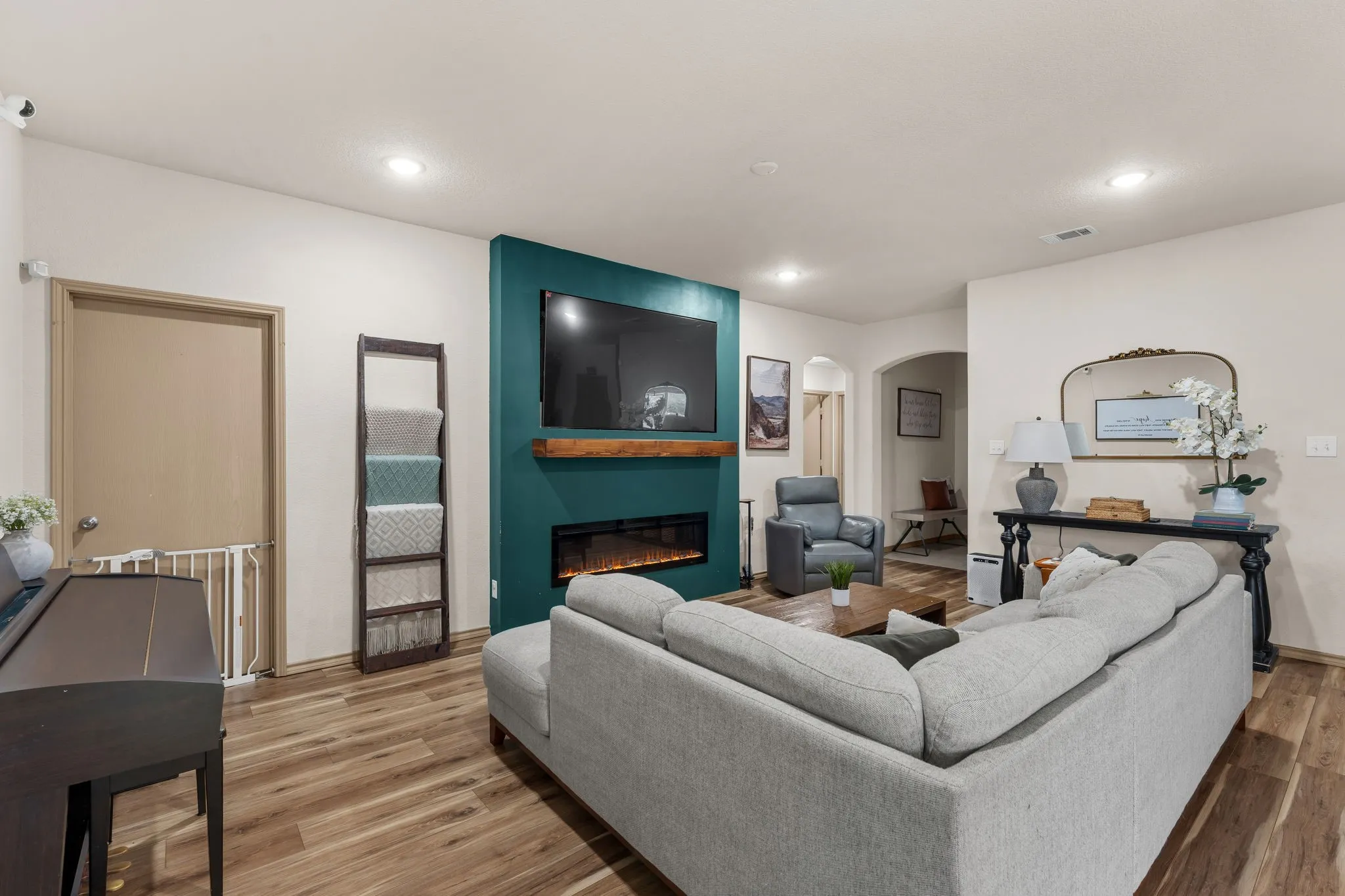 Single Family Residence For Rent in Tarrant County , 5309 Humbert Avenue, Fort Worth, Texas 76107, 4 Bedroom, 2 Bathroom, 2 Garage spaces, 1,651 Sqft, built in 2017, mls#21385407, Real Estate Agent in Fort Worth, Homes For Rent in Tarrant county, Homes For Rent in Fort Worth, Realtor in Fort Worth Texas, Real Estate Brokerage Independent Realty Texas, Luminita Cordes Realtor