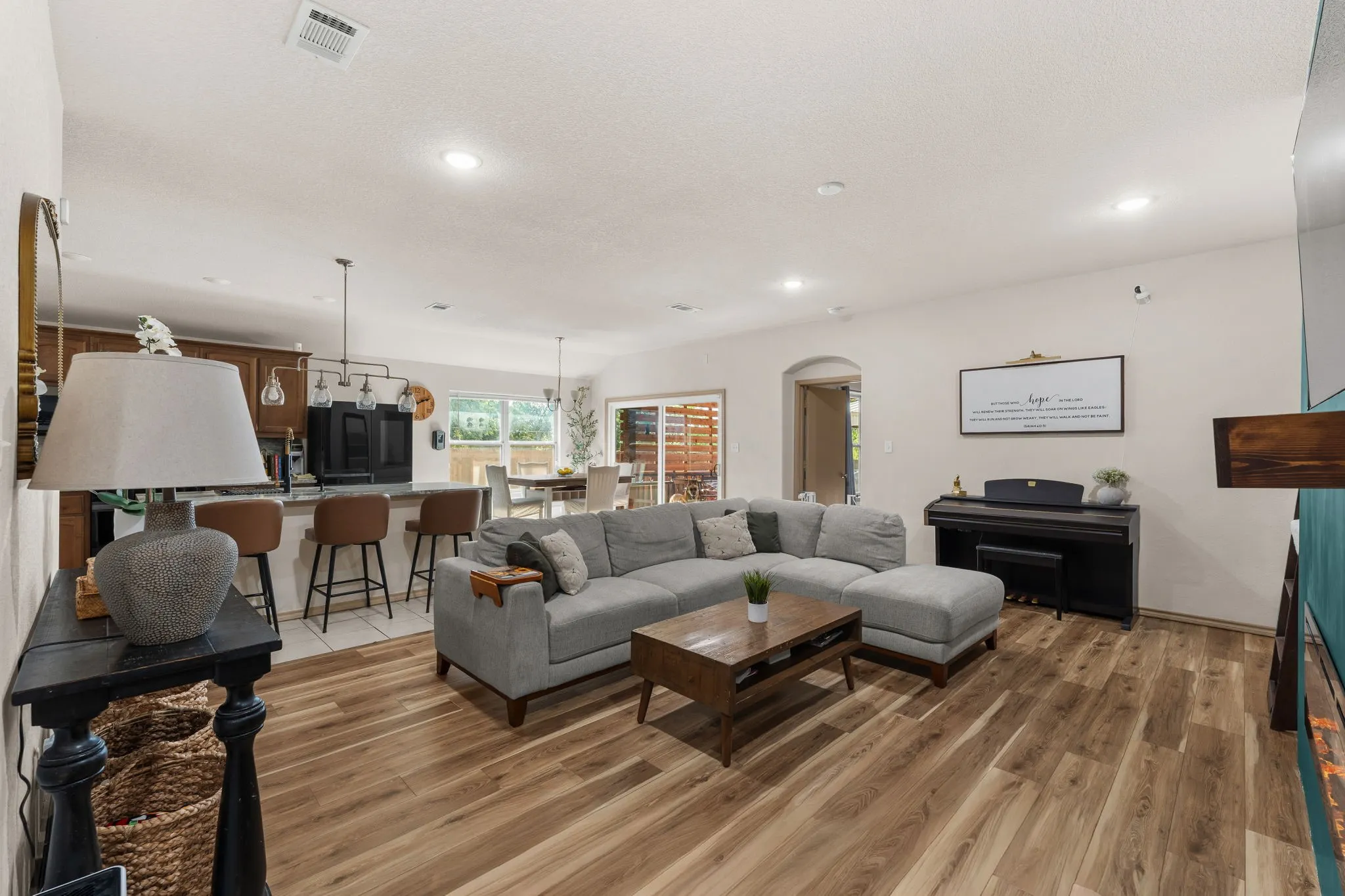 Single Family Residence For Rent in Tarrant County , 5309 Humbert Avenue, Fort Worth, Texas 76107, 4 Bedroom, 2 Bathroom, 2 Garage spaces, 1,651 Sqft, built in 2017, mls#21385407, Real Estate Agent in Fort Worth, Homes For Rent in Tarrant county, Homes For Rent in Fort Worth, Realtor in Fort Worth Texas, Real Estate Brokerage Independent Realty Texas, Luminita Cordes Realtor