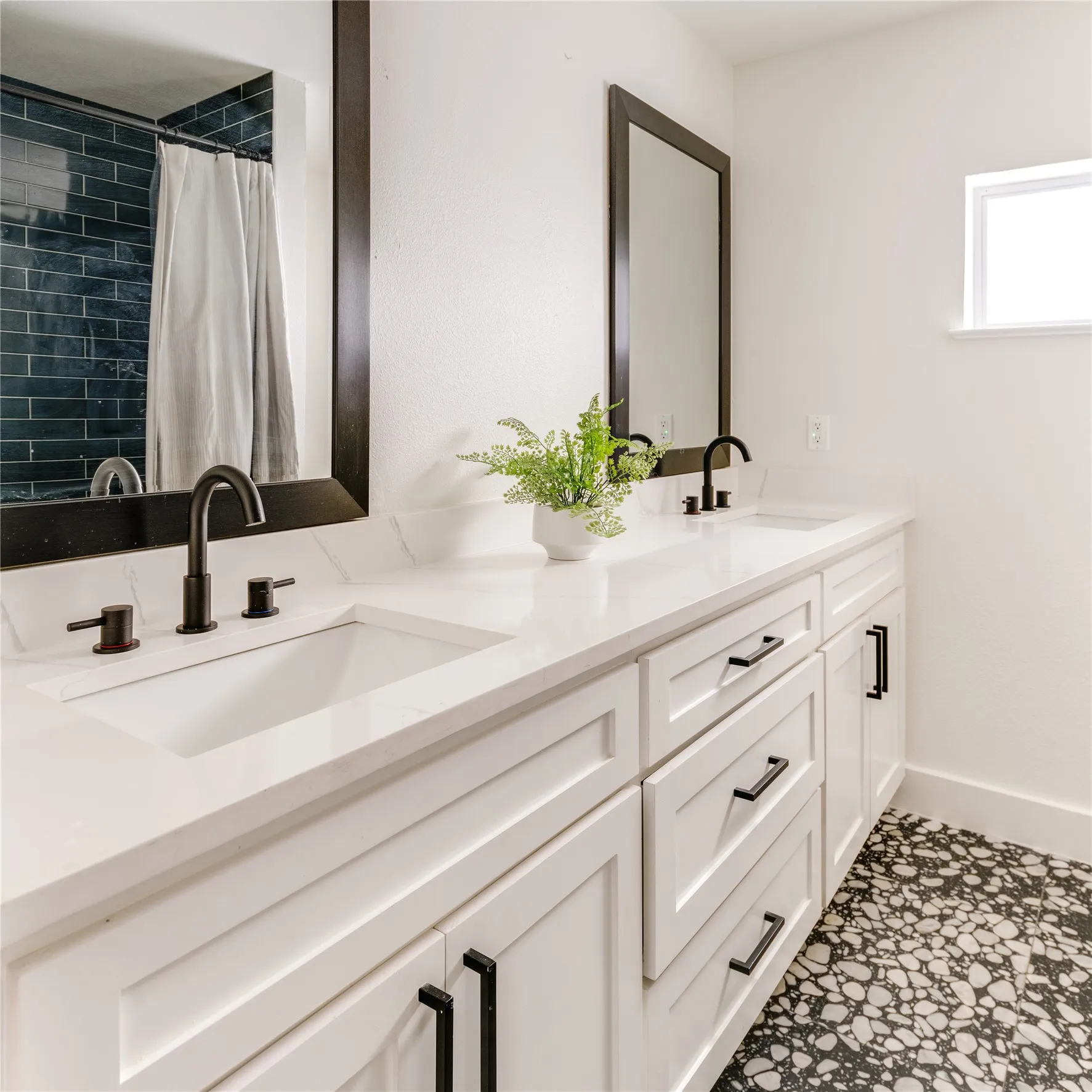 Single Family Residence For Rent in Dallas County , 3611 Marsh Lane Place, Dallas, Texas 75220, 3 Bedroom, 3 Bathroom, Garage spaces, 2,512 Sqft, built in 1953, mls#21386269, Real Estate Agent in Dallas, Homes For Rent in Dallas county, Homes For Rent in Dallas, Realtor in Dallas Texas, Real Estate Brokerage Independent Realty Texas, Luminita Cordes Realtor