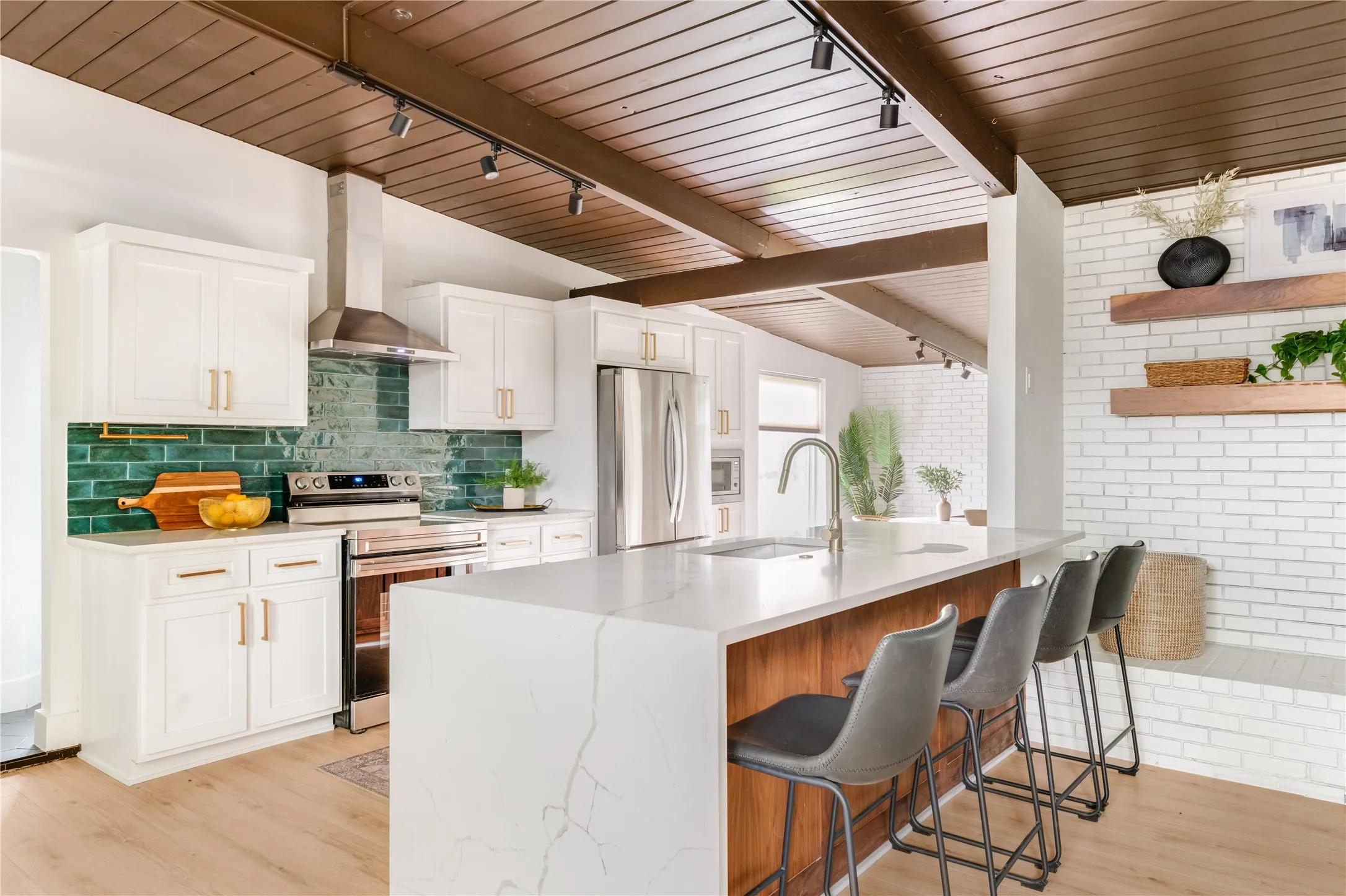 Single Family Residence For Rent in Dallas County , 3611 Marsh Lane Place, Dallas, Texas 75220, 3 Bedroom, 3 Bathroom, Garage spaces, 2,512 Sqft, built in 1953, mls#21386269, Real Estate Agent in Dallas, Homes For Rent in Dallas county, Homes For Rent in Dallas, Realtor in Dallas Texas, Real Estate Brokerage Independent Realty Texas, Luminita Cordes Realtor