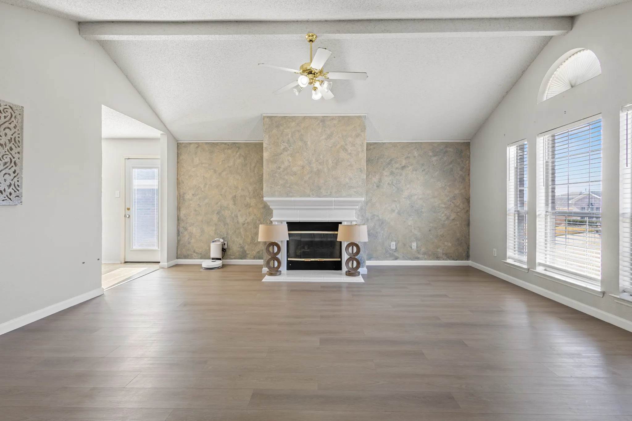 Single Family Residence For Sale in Tarrant County , 2501 Nogales Drive, Fort Worth, Texas 76108, 3 Bedroom, 2 Bathroom, 2 Garage spaces, 1,402 Sqft, built in 2002, mls#21383069, Real Estate Agent in Fort Worth, Homes For Sale in Tarrant county, Homes For Sale in Fort Worth, Realtor in Fort Worth Texas, Real Estate Brokerage Independent Realty Texas, Luminita Cordes Realtor