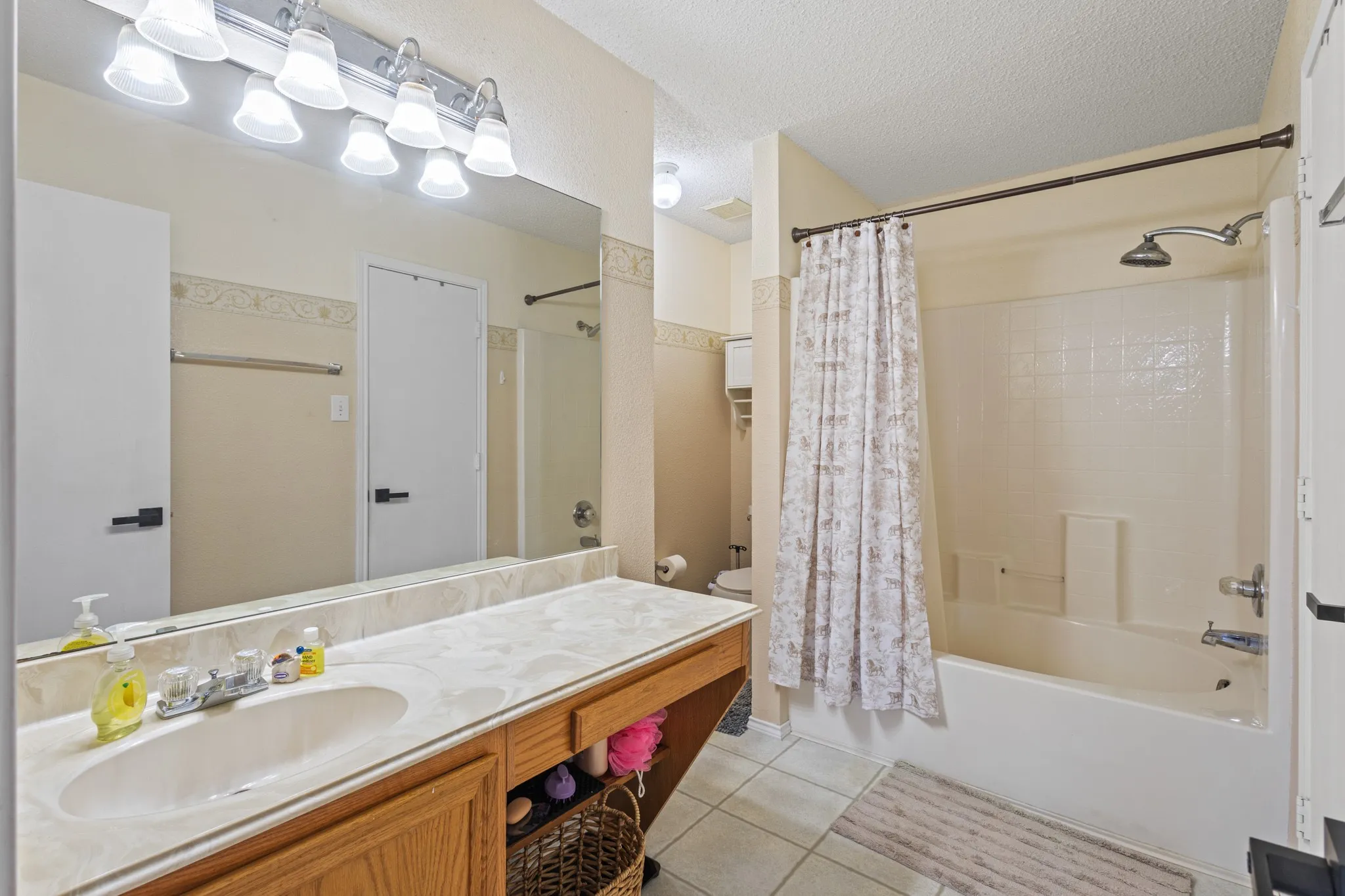 Single Family Residence For Sale in Tarrant County , 2501 Nogales Drive, Fort Worth, Texas 76108, 3 Bedroom, 2 Bathroom, 2 Garage spaces, 1,402 Sqft, built in 2002, mls#21383069, Real Estate Agent in Fort Worth, Homes For Sale in Tarrant county, Homes For Sale in Fort Worth, Realtor in Fort Worth Texas, Real Estate Brokerage Independent Realty Texas, Luminita Cordes Realtor