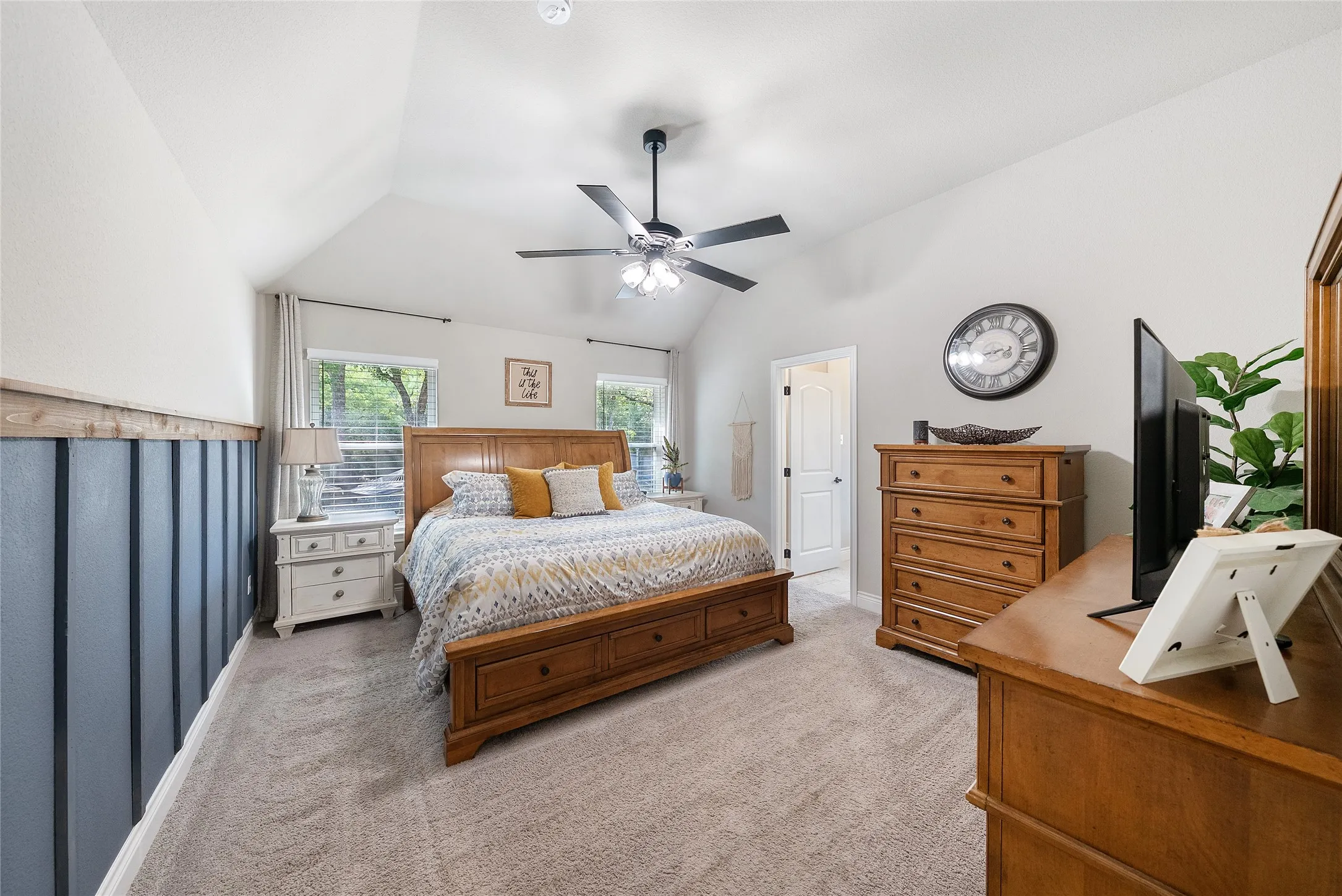 Single Family Residence For Sale in Parker County , 1075 Knoxmiller Court, Weatherford, Texas 76088, 3 Bedroom, 2 Bathroom, 3 Garage spaces, 2,053 Sqft, built in 2022, mls#21386228, Real Estate Agent in Weatherford, Homes For Sale in Parker county, Homes For Sale in Weatherford, Realtor in Weatherford Texas, Real Estate Brokerage Independent Realty Texas, Luminita Cordes Realtor