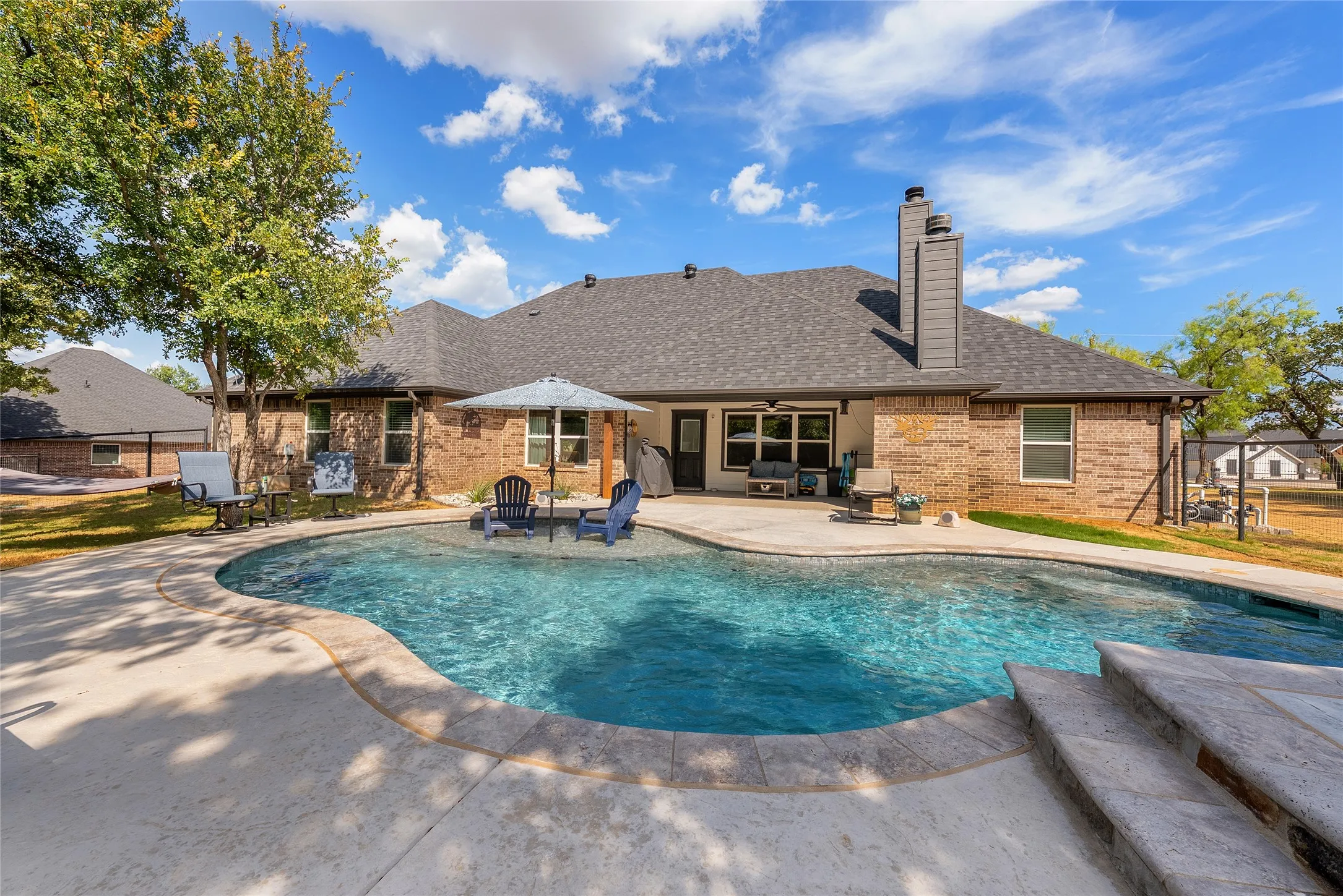 Single Family Residence For Sale in Parker County , 1075 Knoxmiller Court, Weatherford, Texas 76088, 3 Bedroom, 2 Bathroom, 3 Garage spaces, 2,053 Sqft, built in 2022, mls#21386228, Real Estate Agent in Weatherford, Homes For Sale in Parker county, Homes For Sale in Weatherford, Realtor in Weatherford Texas, Real Estate Brokerage Independent Realty Texas, Luminita Cordes Realtor