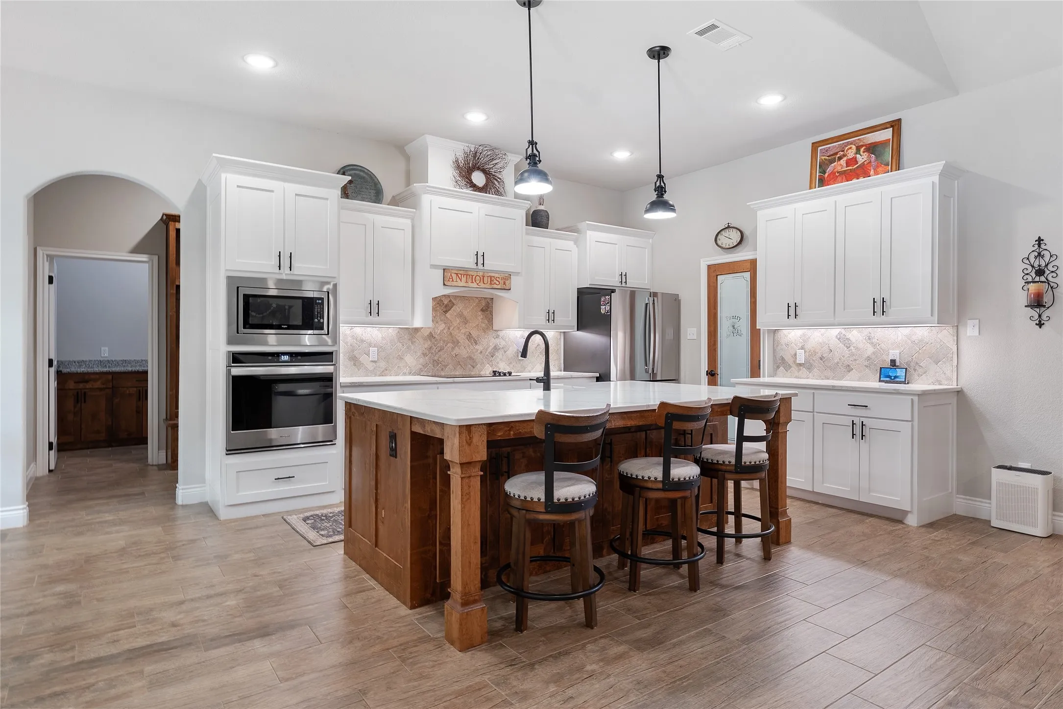 Single Family Residence For Sale in Parker County , 1075 Knoxmiller Court, Weatherford, Texas 76088, 3 Bedroom, 2 Bathroom, 3 Garage spaces, 2,053 Sqft, built in 2022, mls#21386228, Real Estate Agent in Weatherford, Homes For Sale in Parker county, Homes For Sale in Weatherford, Realtor in Weatherford Texas, Real Estate Brokerage Independent Realty Texas, Luminita Cordes Realtor