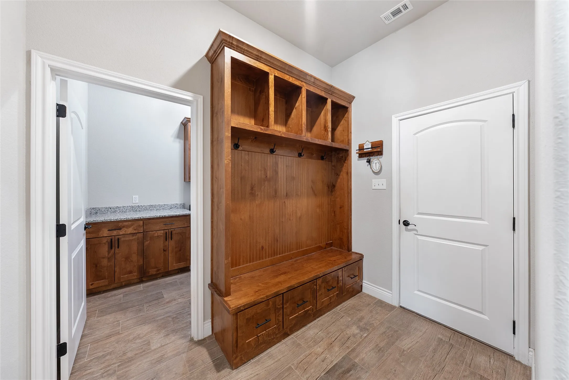 Single Family Residence For Sale in Parker County , 1075 Knoxmiller Court, Weatherford, Texas 76088, 3 Bedroom, 2 Bathroom, 3 Garage spaces, 2,053 Sqft, built in 2022, mls#21386228, Real Estate Agent in Weatherford, Homes For Sale in Parker county, Homes For Sale in Weatherford, Realtor in Weatherford Texas, Real Estate Brokerage Independent Realty Texas, Luminita Cordes Realtor