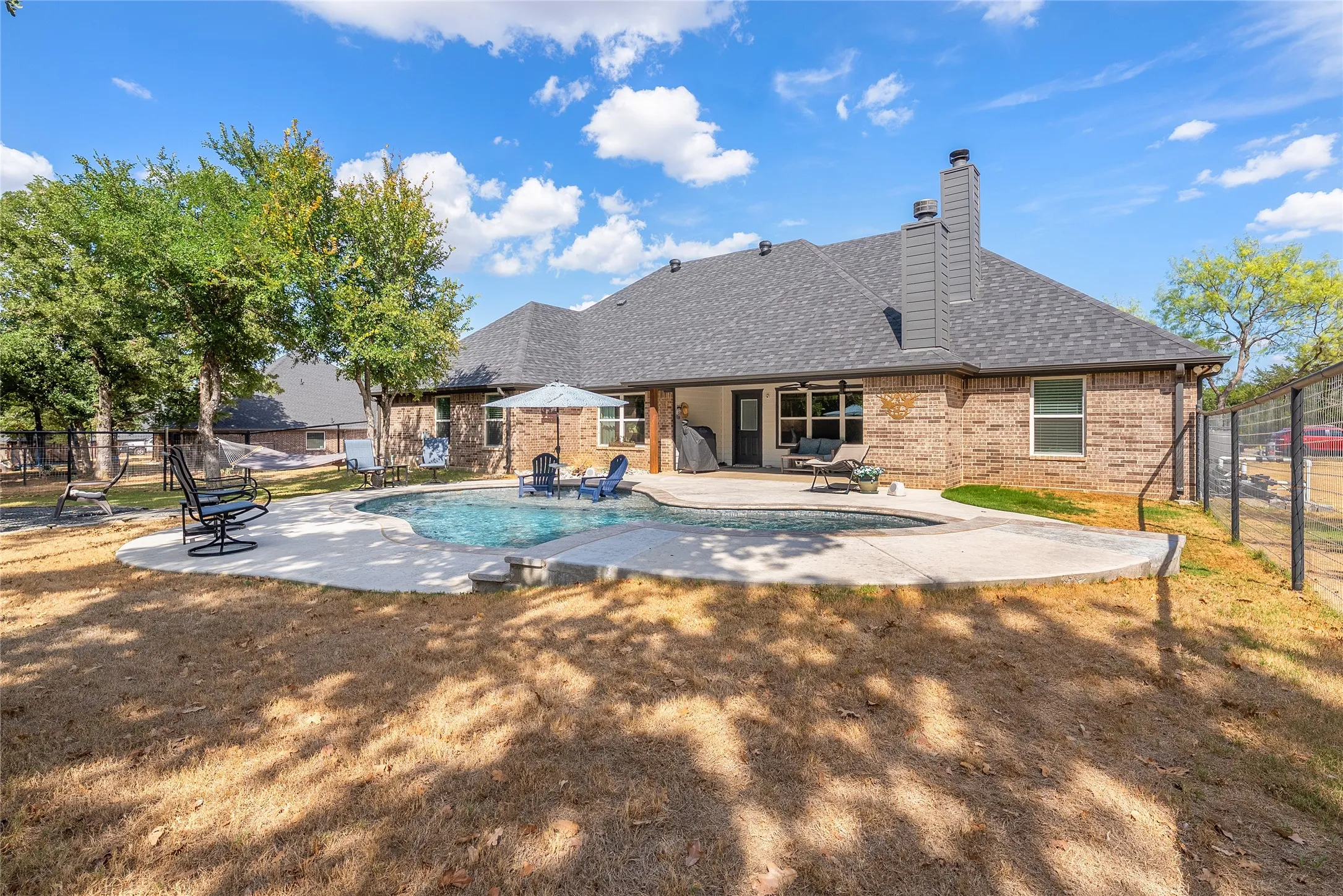 Single Family Residence For Sale in Parker County , 1075 Knoxmiller Court, Weatherford, Texas 76088, 3 Bedroom, 2 Bathroom, 3 Garage spaces, 2,053 Sqft, built in 2022, mls#21386228, Real Estate Agent in Weatherford, Homes For Sale in Parker county, Homes For Sale in Weatherford, Realtor in Weatherford Texas, Real Estate Brokerage Independent Realty Texas, Luminita Cordes Realtor