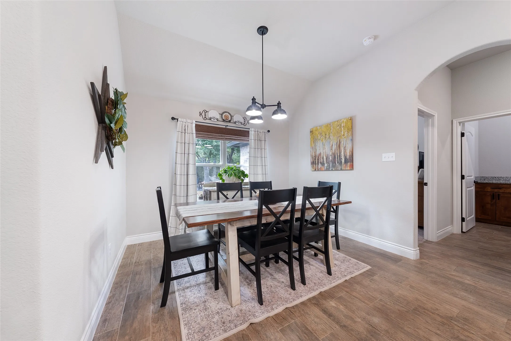Single Family Residence For Sale in Parker County , 1075 Knoxmiller Court, Weatherford, Texas 76088, 3 Bedroom, 2 Bathroom, 3 Garage spaces, 2,053 Sqft, built in 2022, mls#21386228, Real Estate Agent in Weatherford, Homes For Sale in Parker county, Homes For Sale in Weatherford, Realtor in Weatherford Texas, Real Estate Brokerage Independent Realty Texas, Luminita Cordes Realtor