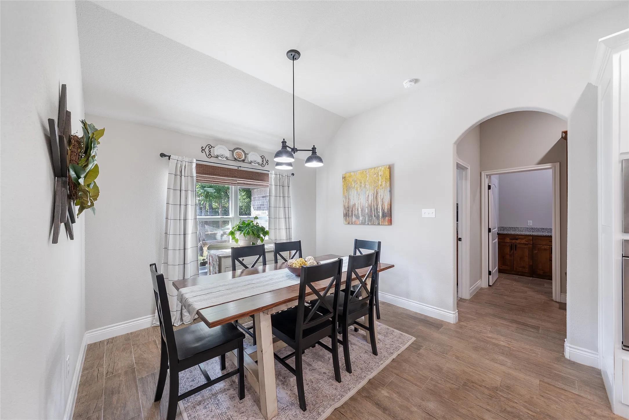 Single Family Residence For Sale in Parker County , 1075 Knoxmiller Court, Weatherford, Texas 76088, 3 Bedroom, 2 Bathroom, 3 Garage spaces, 2,053 Sqft, built in 2022, mls#21386228, Real Estate Agent in Weatherford, Homes For Sale in Parker county, Homes For Sale in Weatherford, Realtor in Weatherford Texas, Real Estate Brokerage Independent Realty Texas, Luminita Cordes Realtor