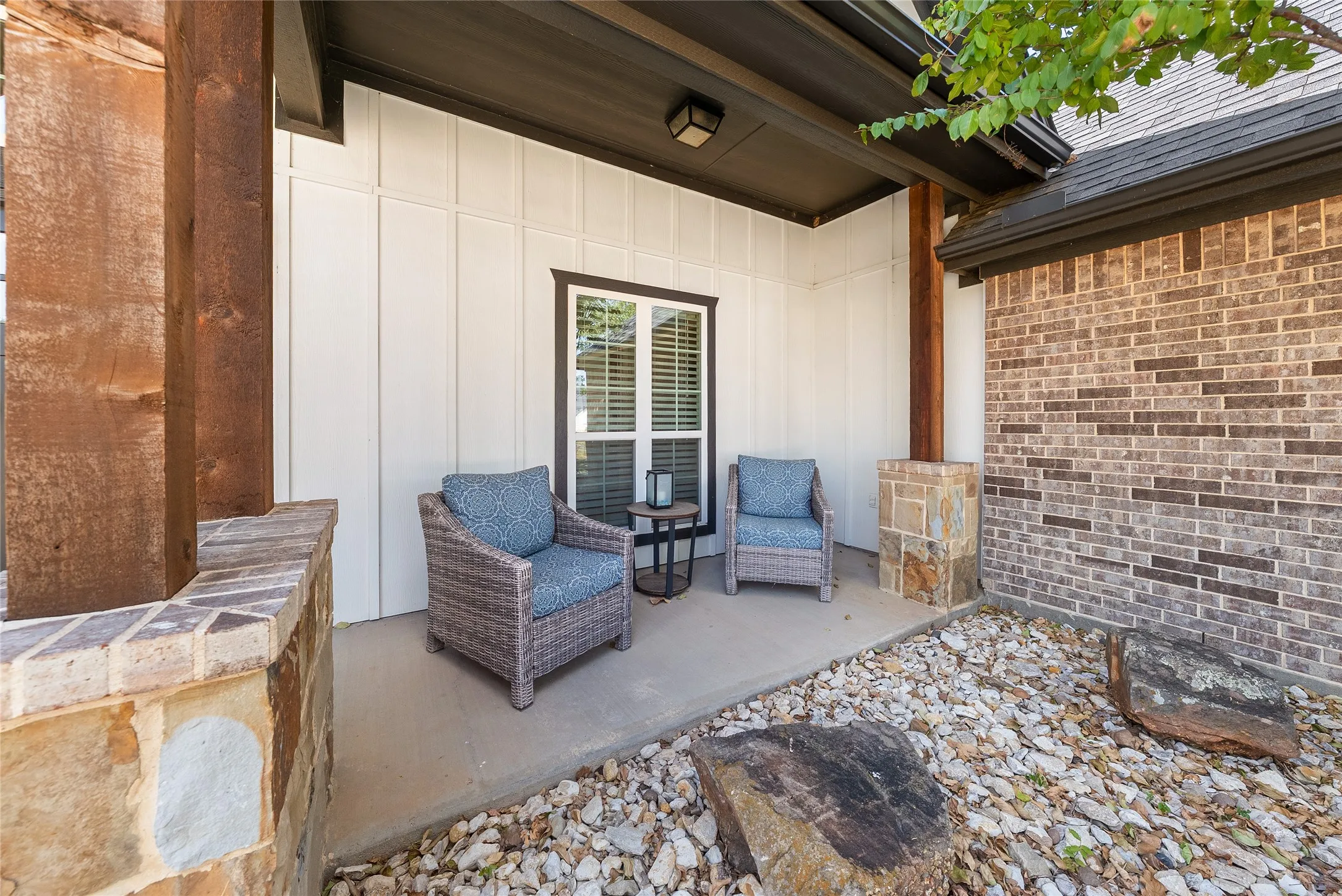 Single Family Residence For Sale in Parker County , 1075 Knoxmiller Court, Weatherford, Texas 76088, 3 Bedroom, 2 Bathroom, 3 Garage spaces, 2,053 Sqft, built in 2022, mls#21386228, Real Estate Agent in Weatherford, Homes For Sale in Parker county, Homes For Sale in Weatherford, Realtor in Weatherford Texas, Real Estate Brokerage Independent Realty Texas, Luminita Cordes Realtor