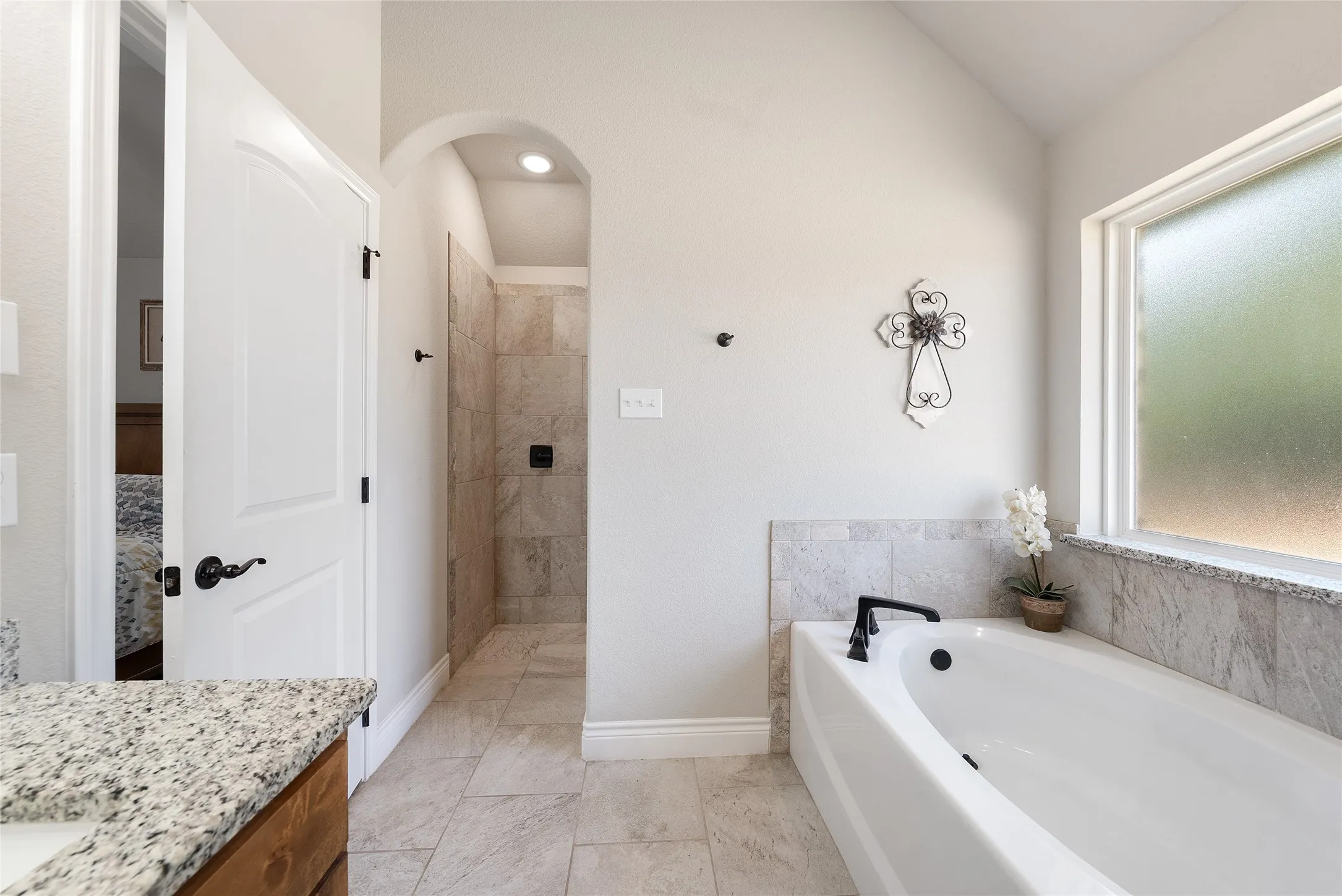 Single Family Residence For Sale in Parker County , 1075 Knoxmiller Court, Weatherford, Texas 76088, 3 Bedroom, 2 Bathroom, 3 Garage spaces, 2,053 Sqft, built in 2022, mls#21386228, Real Estate Agent in Weatherford, Homes For Sale in Parker county, Homes For Sale in Weatherford, Realtor in Weatherford Texas, Real Estate Brokerage Independent Realty Texas, Luminita Cordes Realtor