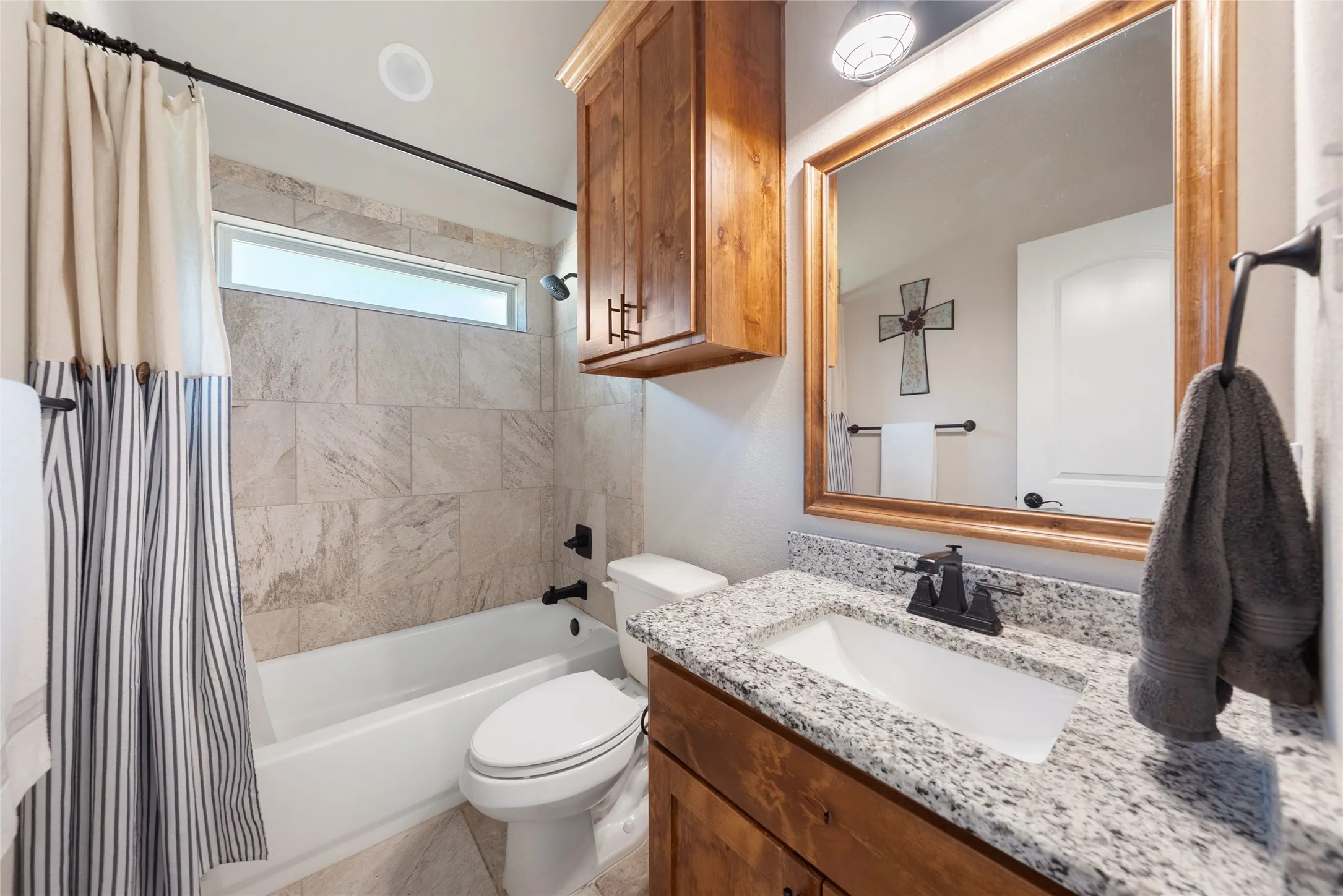 Single Family Residence For Sale in Parker County , 1075 Knoxmiller Court, Weatherford, Texas 76088, 3 Bedroom, 2 Bathroom, 3 Garage spaces, 2,053 Sqft, built in 2022, mls#21386228, Real Estate Agent in Weatherford, Homes For Sale in Parker county, Homes For Sale in Weatherford, Realtor in Weatherford Texas, Real Estate Brokerage Independent Realty Texas, Luminita Cordes Realtor