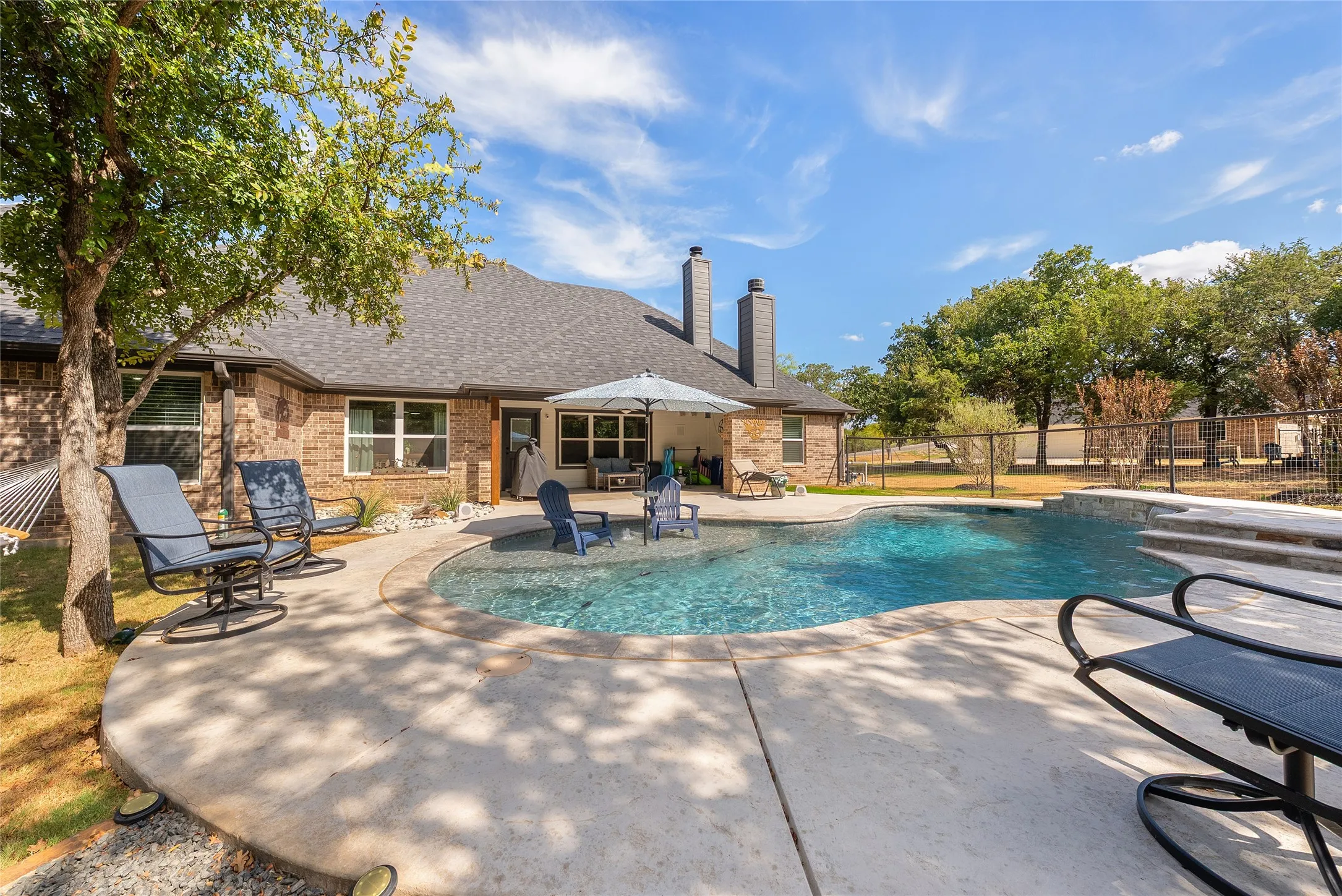 Single Family Residence For Sale in Parker County , 1075 Knoxmiller Court, Weatherford, Texas 76088, 3 Bedroom, 2 Bathroom, 3 Garage spaces, 2,053 Sqft, built in 2022, mls#21386228, Real Estate Agent in Weatherford, Homes For Sale in Parker county, Homes For Sale in Weatherford, Realtor in Weatherford Texas, Real Estate Brokerage Independent Realty Texas, Luminita Cordes Realtor