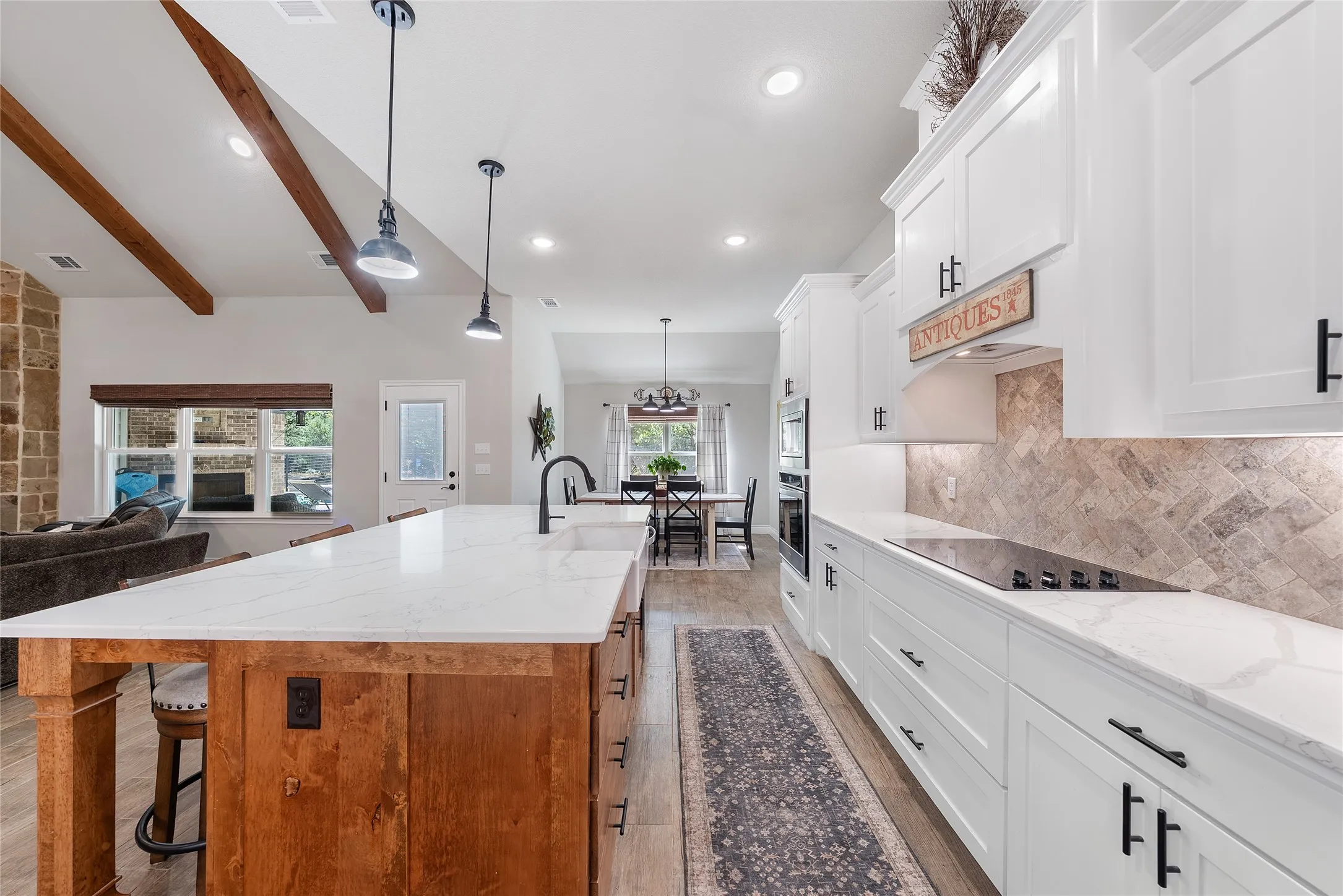 Single Family Residence For Sale in Parker County , 1075 Knoxmiller Court, Weatherford, Texas 76088, 3 Bedroom, 2 Bathroom, 3 Garage spaces, 2,053 Sqft, built in 2022, mls#21386228, Real Estate Agent in Weatherford, Homes For Sale in Parker county, Homes For Sale in Weatherford, Realtor in Weatherford Texas, Real Estate Brokerage Independent Realty Texas, Luminita Cordes Realtor