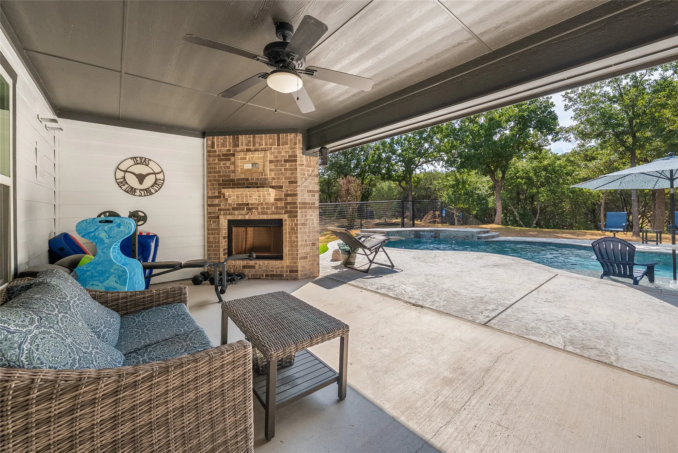 Single Family Residence For Sale in Parker County , 1075 Knoxmiller Court, Weatherford, Texas 76088, 3 Bedroom, 2 Bathroom, 3 Garage spaces, 2,053 Sqft, built in 2022, mls#21386228, Real Estate Agent in Weatherford, Homes For Sale in Parker county, Homes For Sale in Weatherford, Realtor in Weatherford Texas, Real Estate Brokerage Independent Realty Texas, Luminita Cordes Realtor