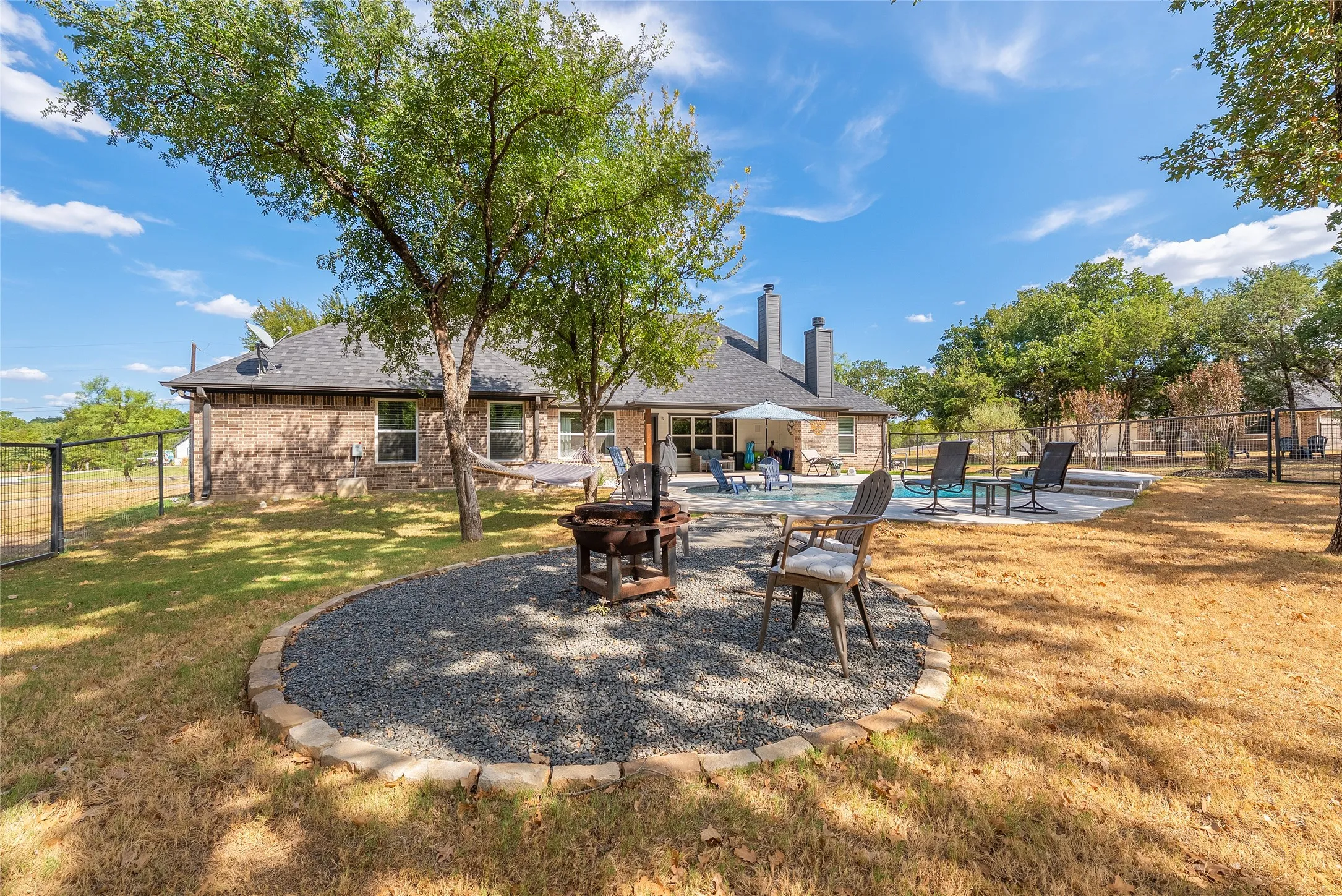 Single Family Residence For Sale in Parker County , 1075 Knoxmiller Court, Weatherford, Texas 76088, 3 Bedroom, 2 Bathroom, 3 Garage spaces, 2,053 Sqft, built in 2022, mls#21386228, Real Estate Agent in Weatherford, Homes For Sale in Parker county, Homes For Sale in Weatherford, Realtor in Weatherford Texas, Real Estate Brokerage Independent Realty Texas, Luminita Cordes Realtor