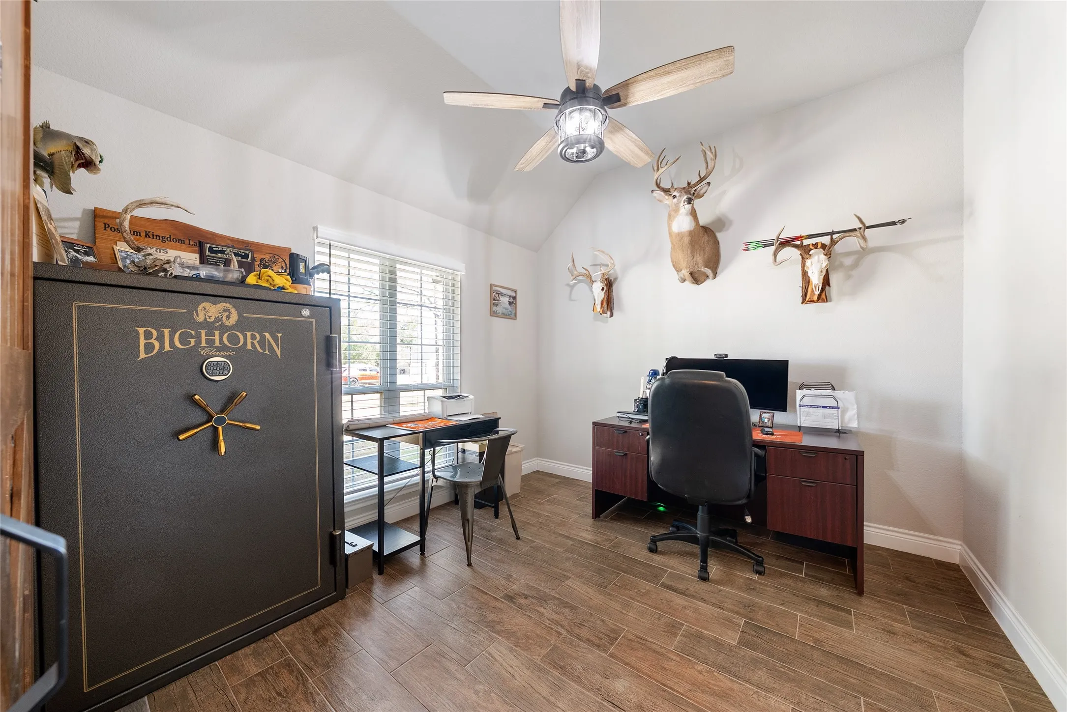 Single Family Residence For Sale in Parker County , 1075 Knoxmiller Court, Weatherford, Texas 76088, 3 Bedroom, 2 Bathroom, 3 Garage spaces, 2,053 Sqft, built in 2022, mls#21386228, Real Estate Agent in Weatherford, Homes For Sale in Parker county, Homes For Sale in Weatherford, Realtor in Weatherford Texas, Real Estate Brokerage Independent Realty Texas, Luminita Cordes Realtor