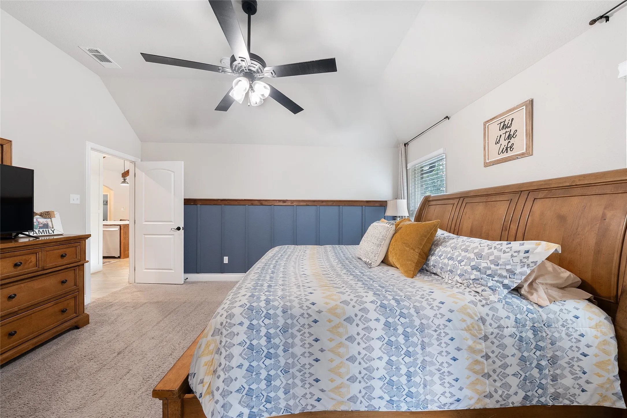 Single Family Residence For Sale in Parker County , 1075 Knoxmiller Court, Weatherford, Texas 76088, 3 Bedroom, 2 Bathroom, 3 Garage spaces, 2,053 Sqft, built in 2022, mls#21386228, Real Estate Agent in Weatherford, Homes For Sale in Parker county, Homes For Sale in Weatherford, Realtor in Weatherford Texas, Real Estate Brokerage Independent Realty Texas, Luminita Cordes Realtor