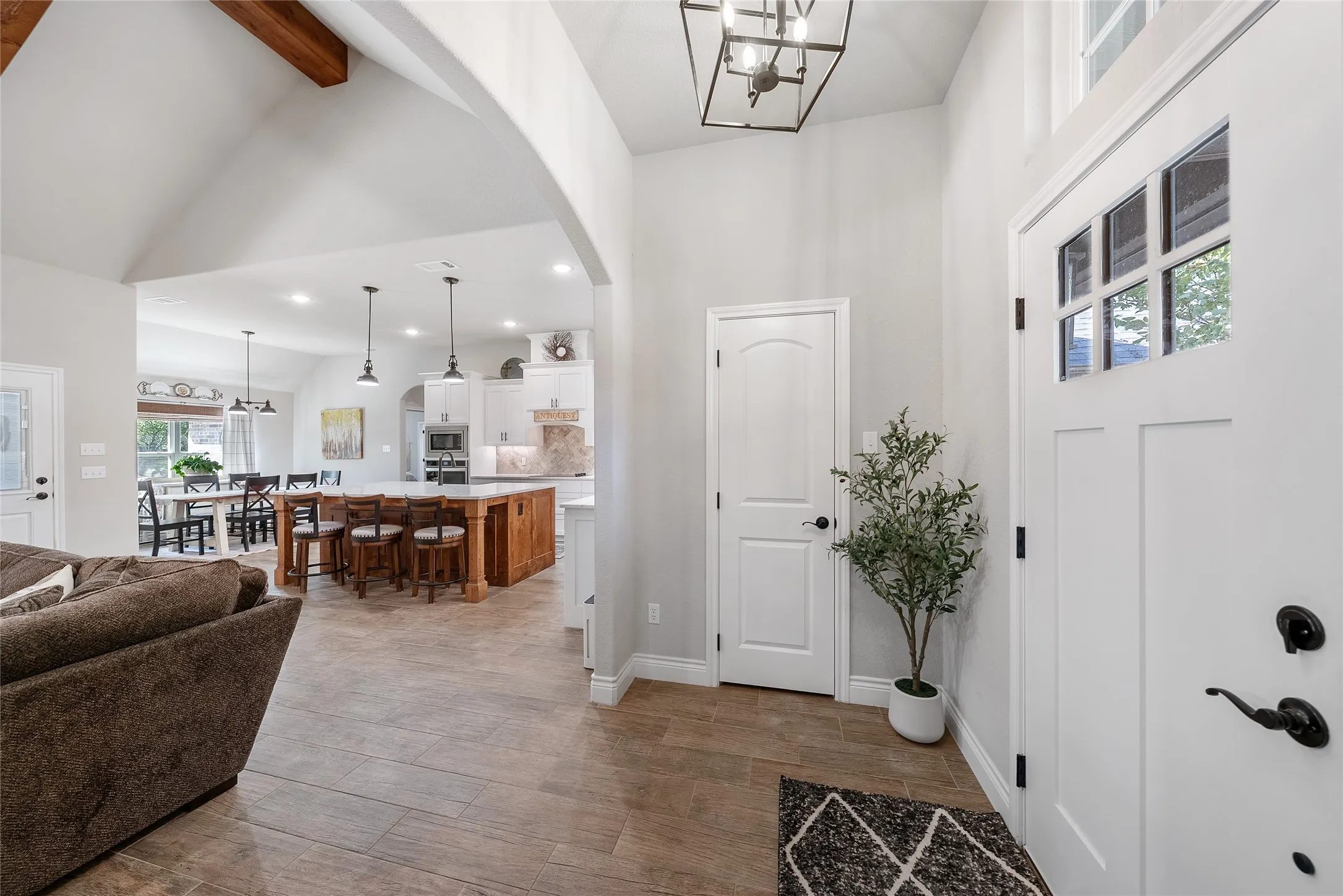 Single Family Residence For Sale in Parker County , 1075 Knoxmiller Court, Weatherford, Texas 76088, 3 Bedroom, 2 Bathroom, 3 Garage spaces, 2,053 Sqft, built in 2022, mls#21386228, Real Estate Agent in Weatherford, Homes For Sale in Parker county, Homes For Sale in Weatherford, Realtor in Weatherford Texas, Real Estate Brokerage Independent Realty Texas, Luminita Cordes Realtor