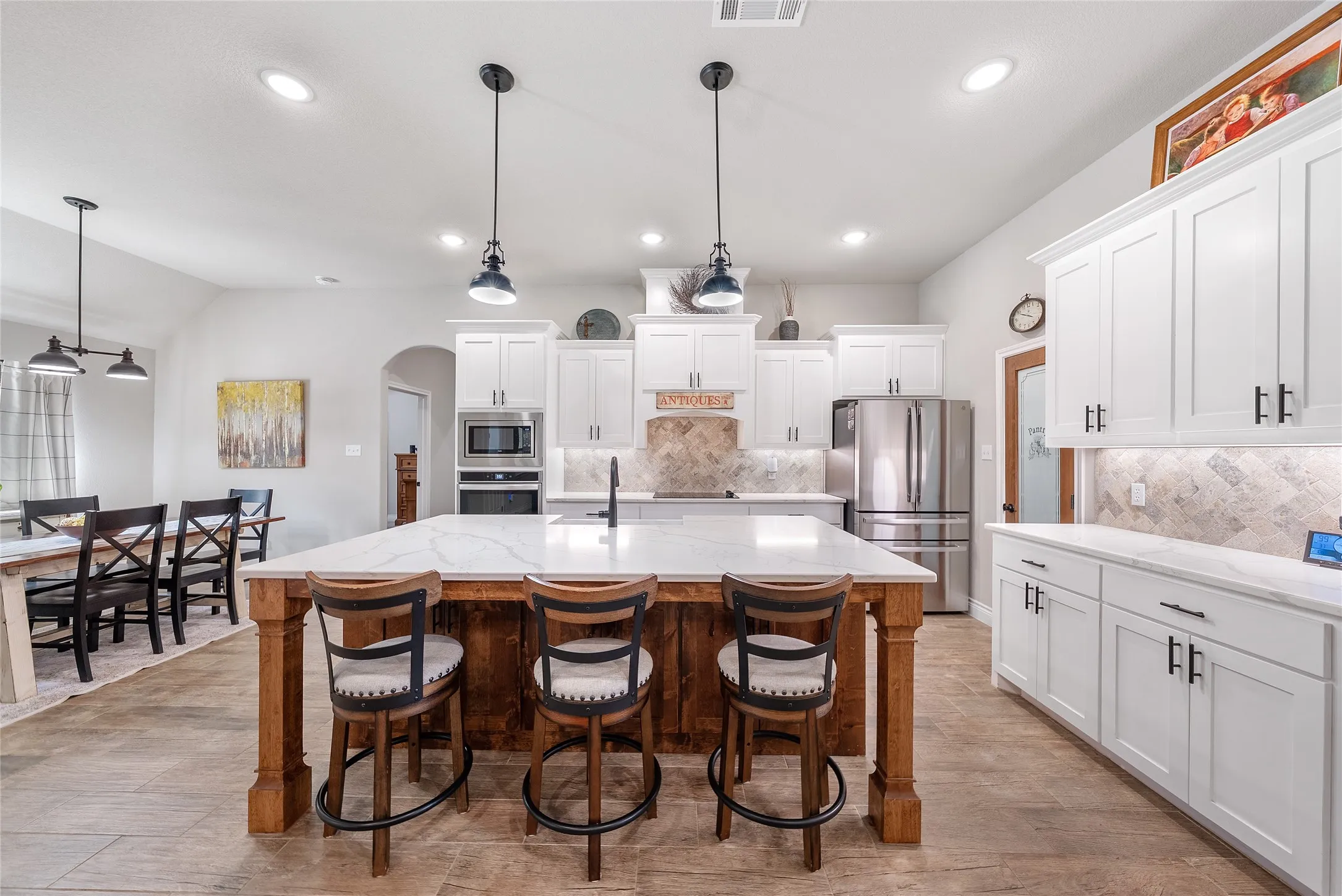 Single Family Residence For Sale in Parker County , 1075 Knoxmiller Court, Weatherford, Texas 76088, 3 Bedroom, 2 Bathroom, 3 Garage spaces, 2,053 Sqft, built in 2022, mls#21386228, Real Estate Agent in Weatherford, Homes For Sale in Parker county, Homes For Sale in Weatherford, Realtor in Weatherford Texas, Real Estate Brokerage Independent Realty Texas, Luminita Cordes Realtor