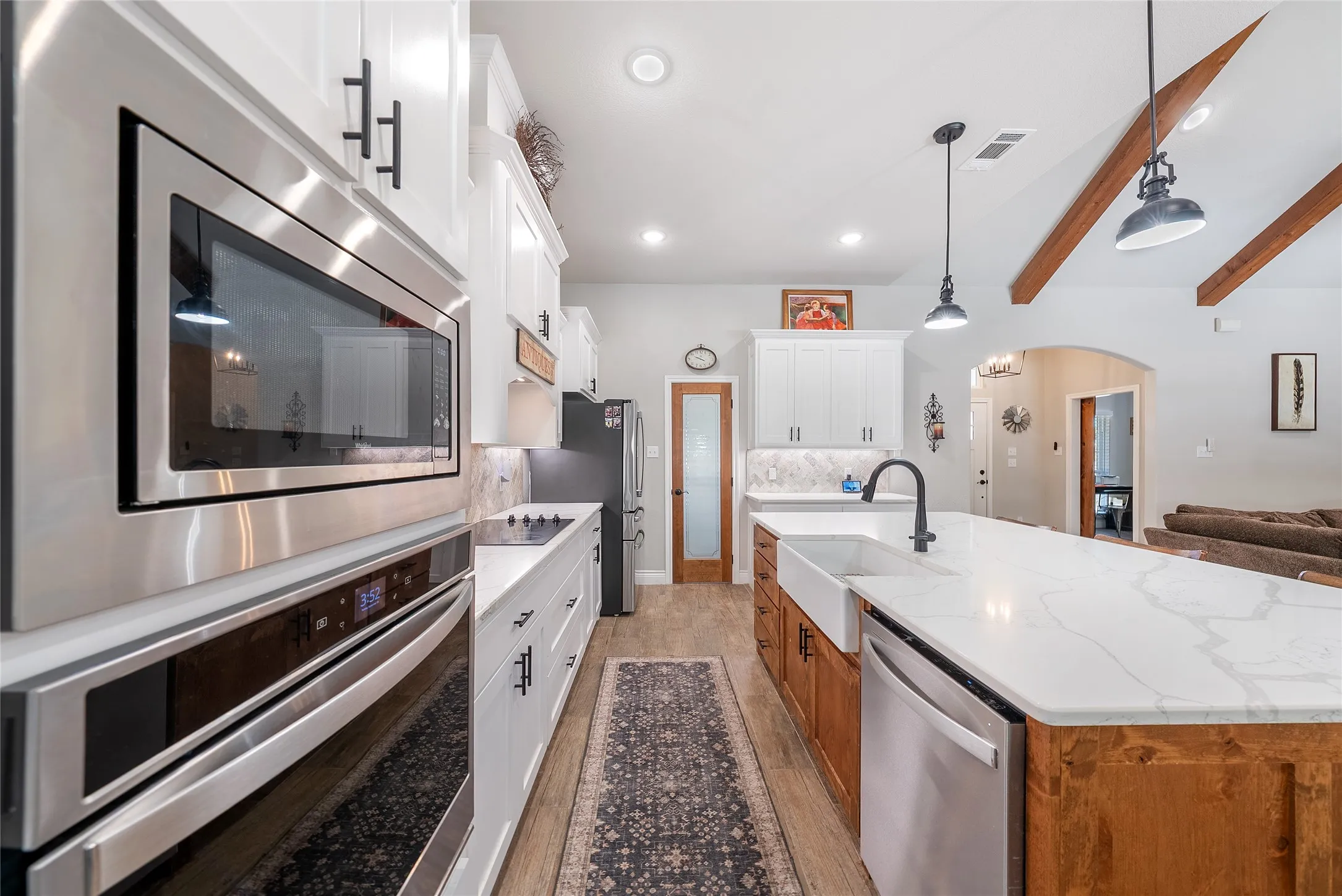 Single Family Residence For Sale in Parker County , 1075 Knoxmiller Court, Weatherford, Texas 76088, 3 Bedroom, 2 Bathroom, 3 Garage spaces, 2,053 Sqft, built in 2022, mls#21386228, Real Estate Agent in Weatherford, Homes For Sale in Parker county, Homes For Sale in Weatherford, Realtor in Weatherford Texas, Real Estate Brokerage Independent Realty Texas, Luminita Cordes Realtor