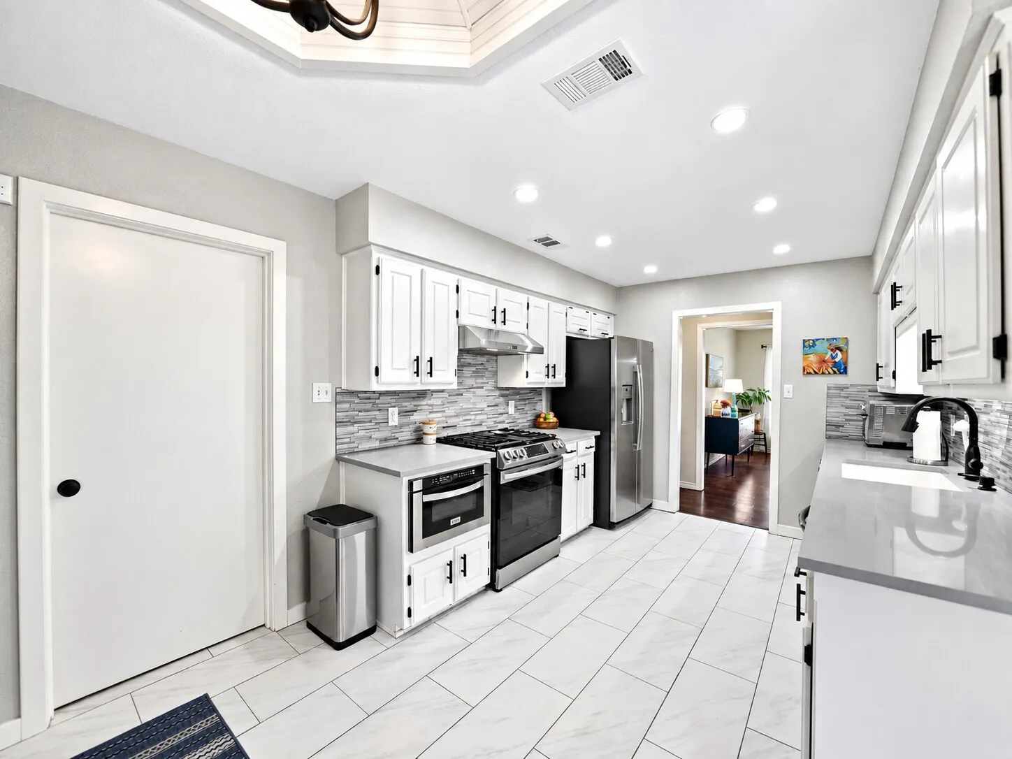 Single Family Residence For Sale in Denton County , 2136 Goldfinch Drive, Lewisville, Texas 75077, 3 Bedroom, 2 Bathroom, 2 Garage spaces, 1,568 Sqft, built in 1985, mls#21348955, Real Estate Agent in Lewisville, Homes For Sale in Denton county, Homes For Sale in Lewisville, Realtor in Lewisville Texas, Real Estate Brokerage Independent Realty Texas, Luminita Cordes Realtor