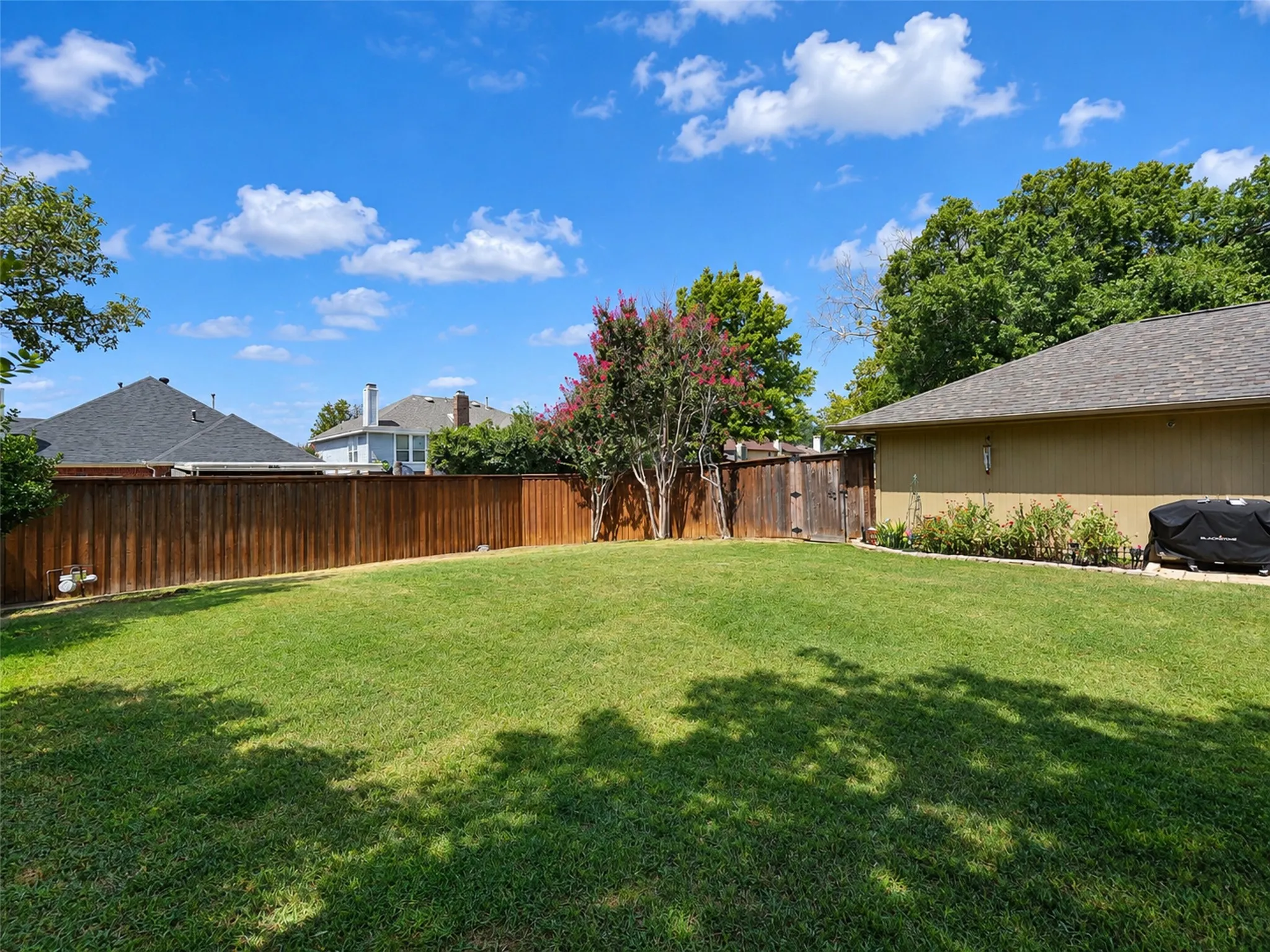 Single Family Residence For Sale in Denton County , 2136 Goldfinch Drive, Lewisville, Texas 75077, 3 Bedroom, 2 Bathroom, 2 Garage spaces, 1,568 Sqft, built in 1985, mls#21348955, Real Estate Agent in Lewisville, Homes For Sale in Denton county, Homes For Sale in Lewisville, Realtor in Lewisville Texas, Real Estate Brokerage Independent Realty Texas, Luminita Cordes Realtor
