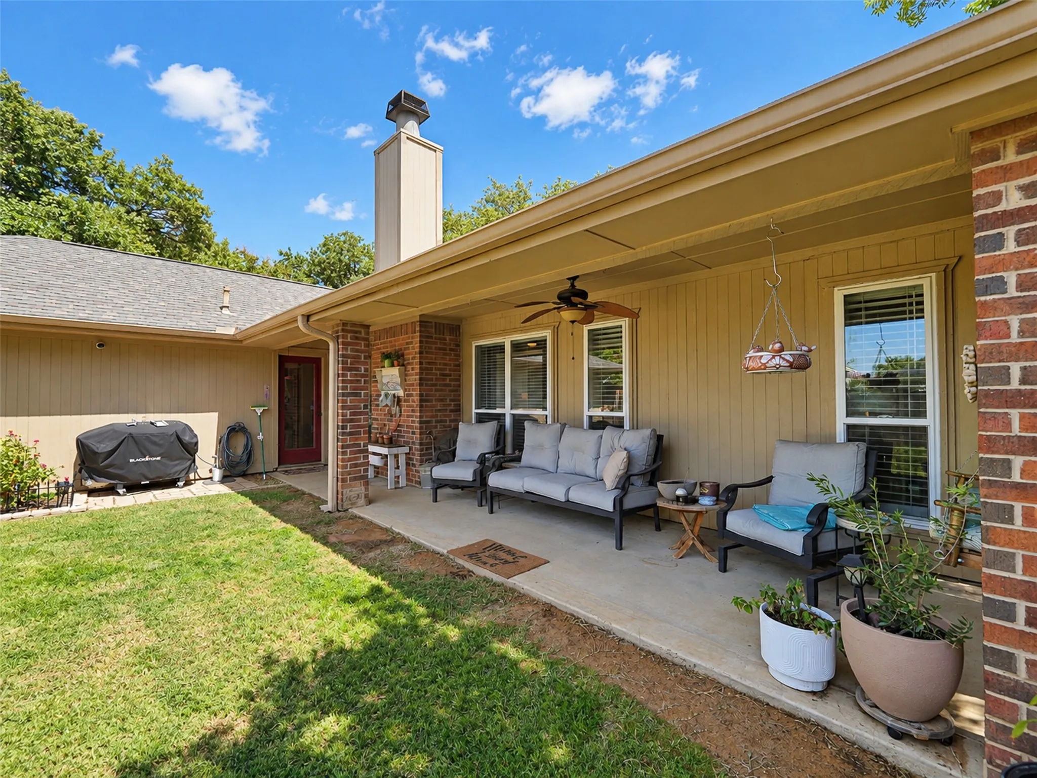 Single Family Residence For Sale in Denton County , 2136 Goldfinch Drive, Lewisville, Texas 75077, 3 Bedroom, 2 Bathroom, 2 Garage spaces, 1,568 Sqft, built in 1985, mls#21348955, Real Estate Agent in Lewisville, Homes For Sale in Denton county, Homes For Sale in Lewisville, Realtor in Lewisville Texas, Real Estate Brokerage Independent Realty Texas, Luminita Cordes Realtor
