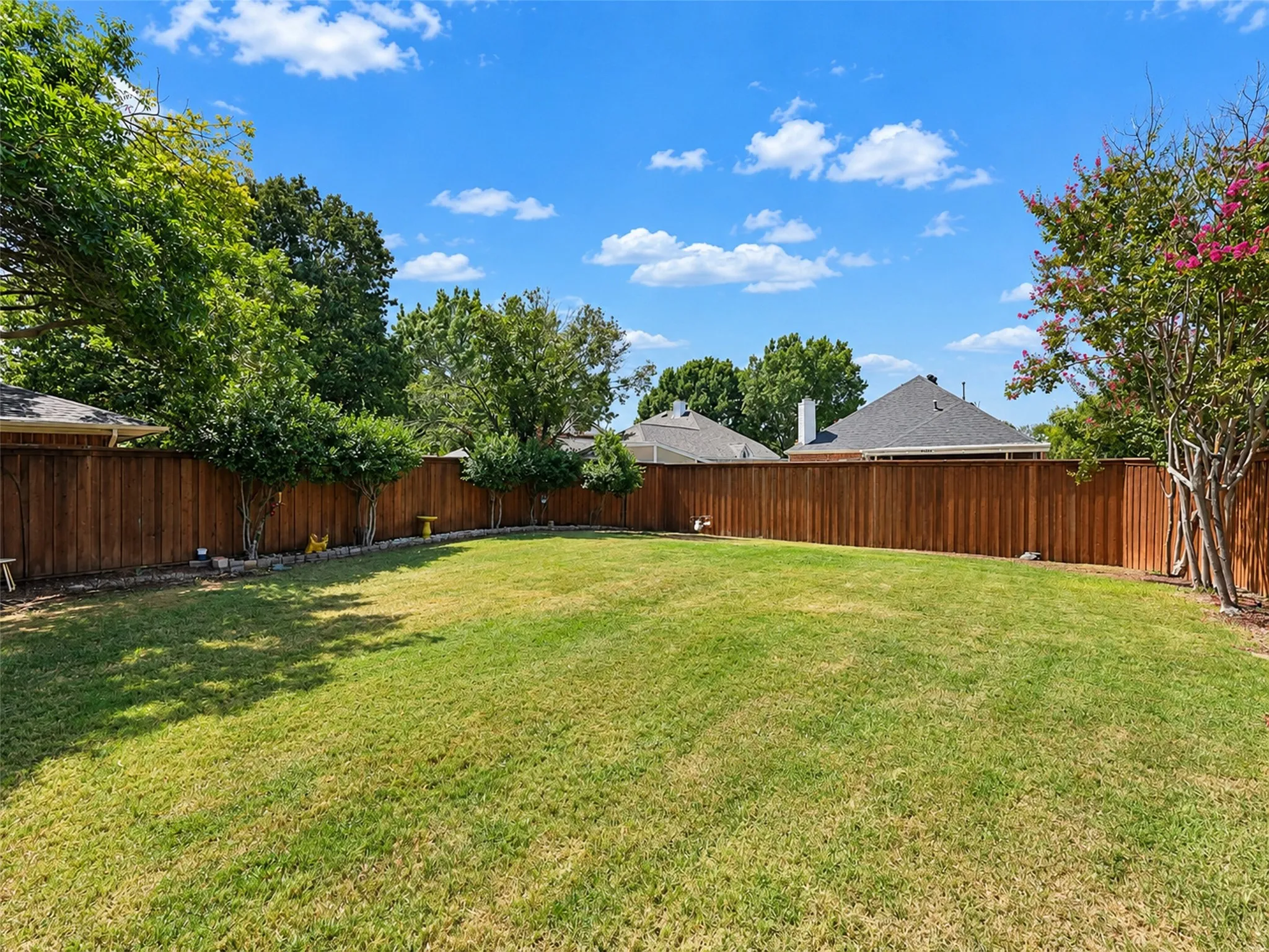 Single Family Residence For Sale in Denton County , 2136 Goldfinch Drive, Lewisville, Texas 75077, 3 Bedroom, 2 Bathroom, 2 Garage spaces, 1,568 Sqft, built in 1985, mls#21348955, Real Estate Agent in Lewisville, Homes For Sale in Denton county, Homes For Sale in Lewisville, Realtor in Lewisville Texas, Real Estate Brokerage Independent Realty Texas, Luminita Cordes Realtor